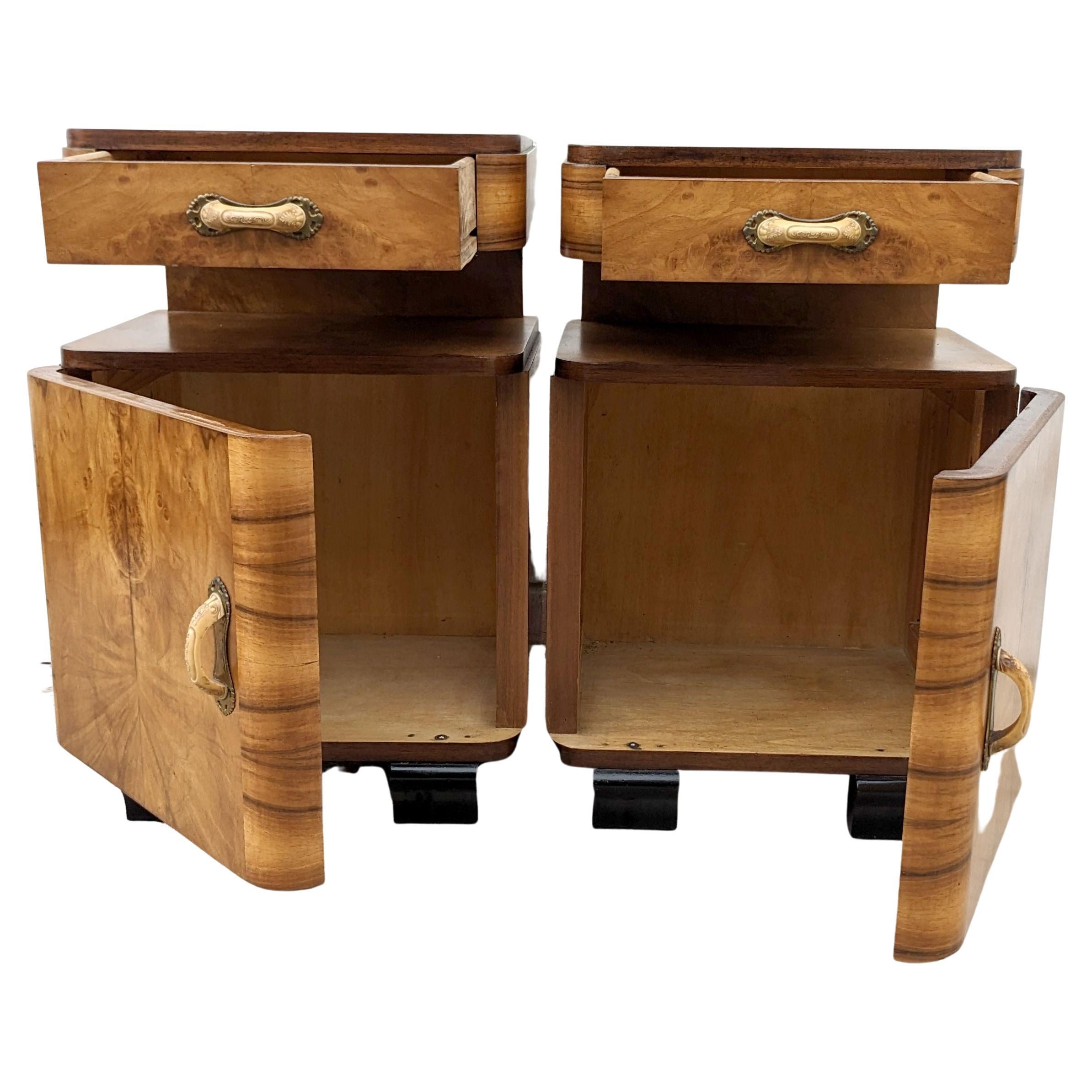 Art Deco Pair of Stylish Blonde Bedside Cabinets, Nightstands, Italian, c1930 In Good Condition In Devon, England