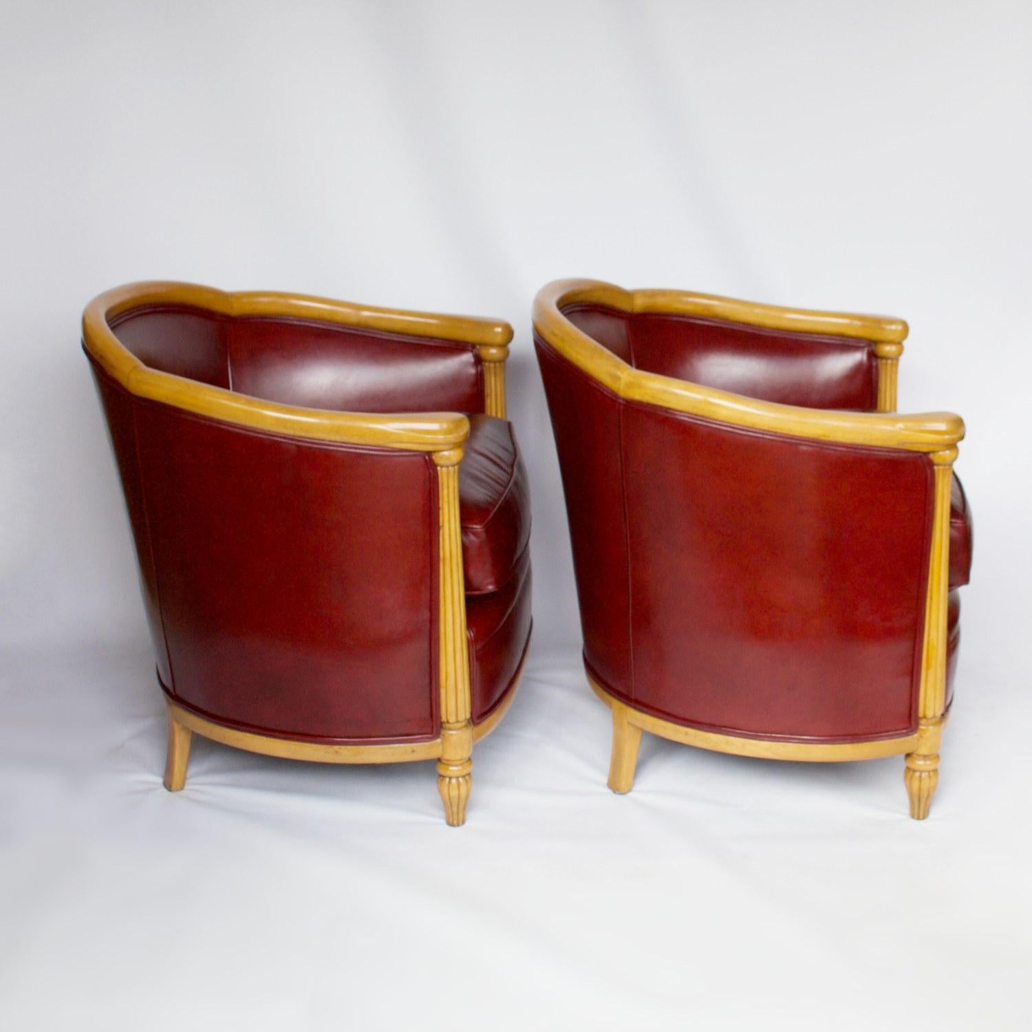 Art Deco Pair of Tub Chairs Upholstered in Red Leather, circa 1930 In Excellent Condition In Forest Row, East Sussex