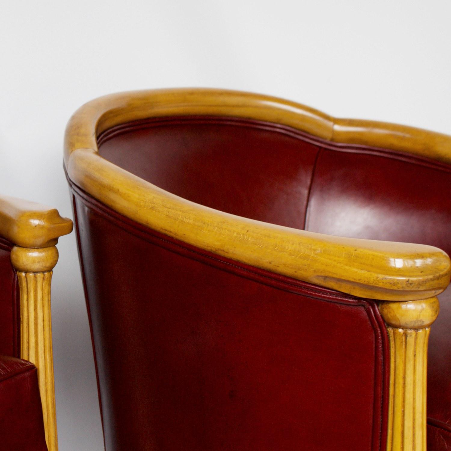 Art Deco Pair of Tub Chairs Upholstered in Red Leather, circa 1930 2