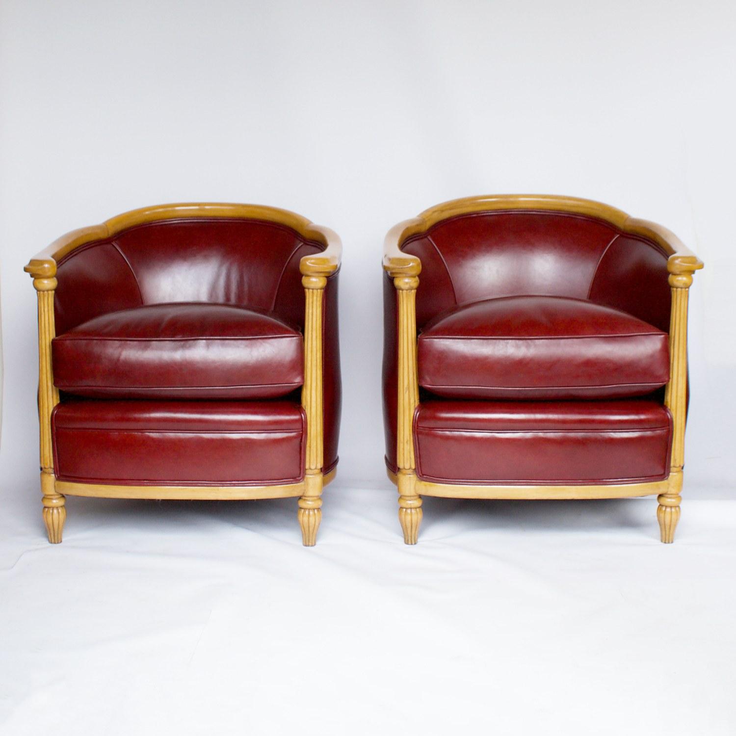 Art Deco Pair of Tub Chairs Upholstered in Red Leather, circa 1930 2