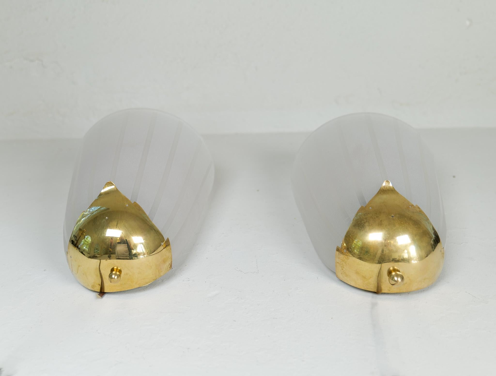 Art Deco Pair of Wall Lights Brass and Glass Sweden 1930s For Sale 1