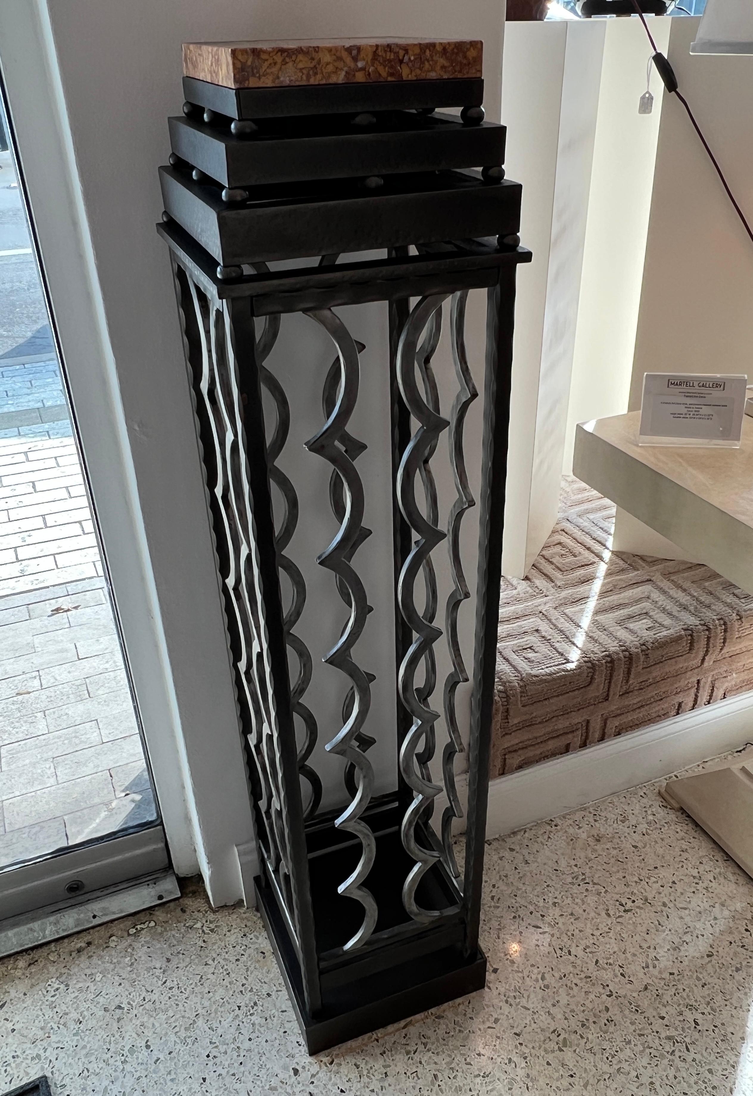 Art Deco Pair of Wrought Iron Pedestals In Good Condition For Sale In Miami, FL