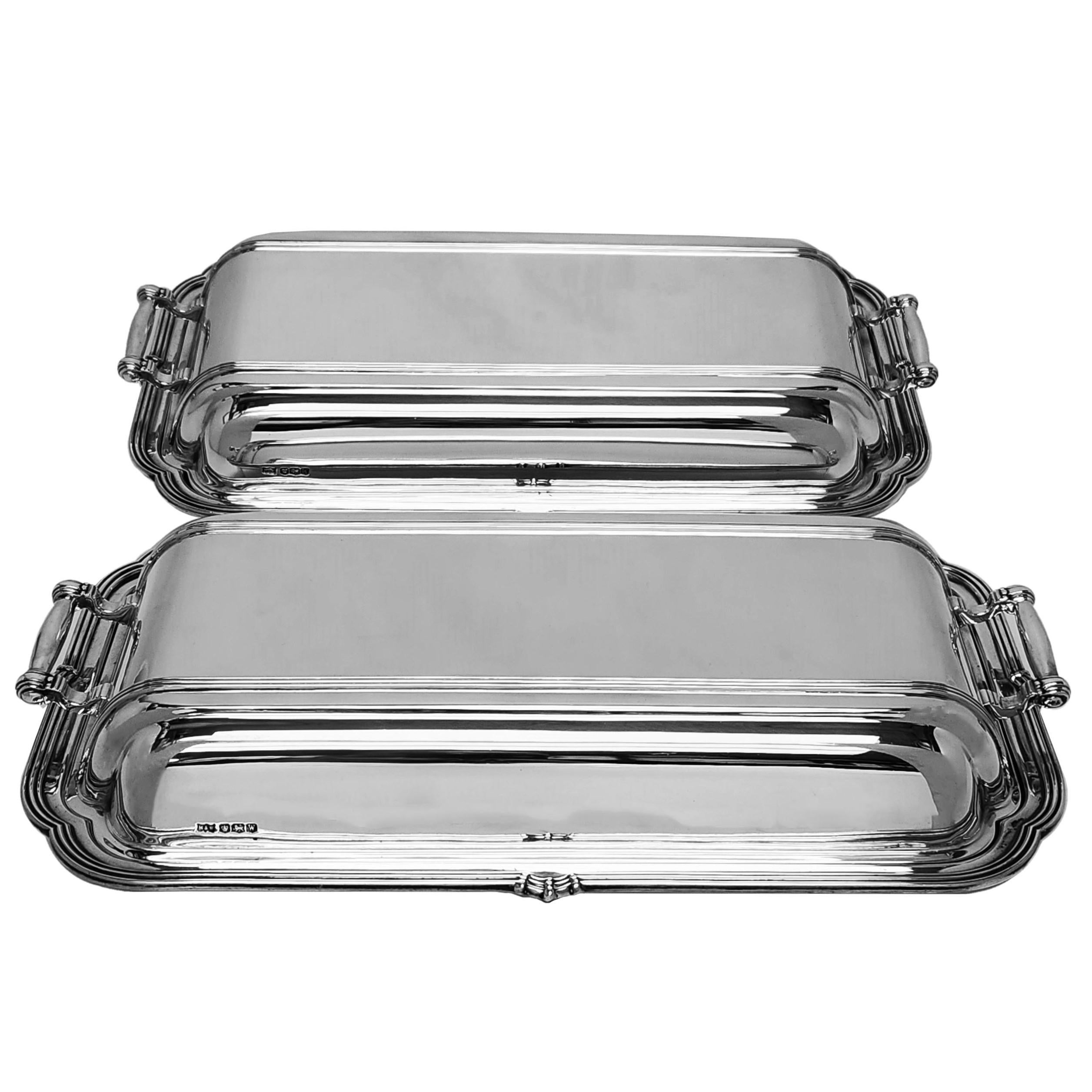 A pair of vintage Art Deco Sterling Silver Entree Dishes with an elegant shaped rectangular form. The Lids of the Dishes are designed so that they can be used as further serving dishes if desired. 

Made in Sheffield in 1939 by Mappin & Webb.
