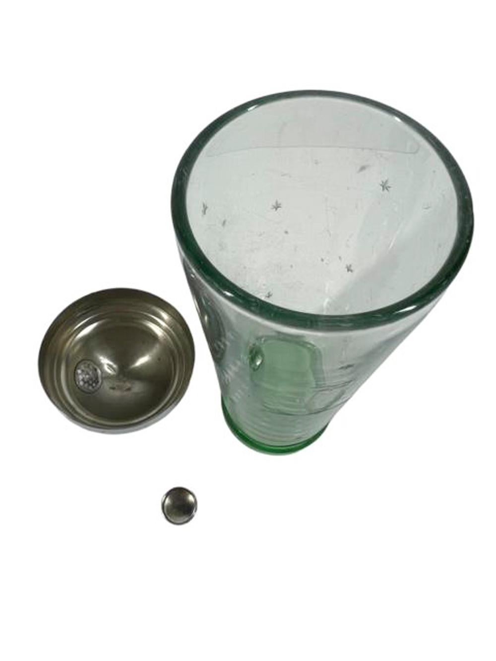 Vetro Shaker da cocktail in vetro verde pallido Art Deco con gufo e stelle incise in vendita