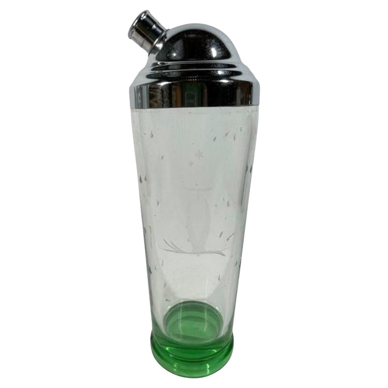 Shaker da cocktail in vetro verde pallido Art Deco con gufo e stelle incise in vendita