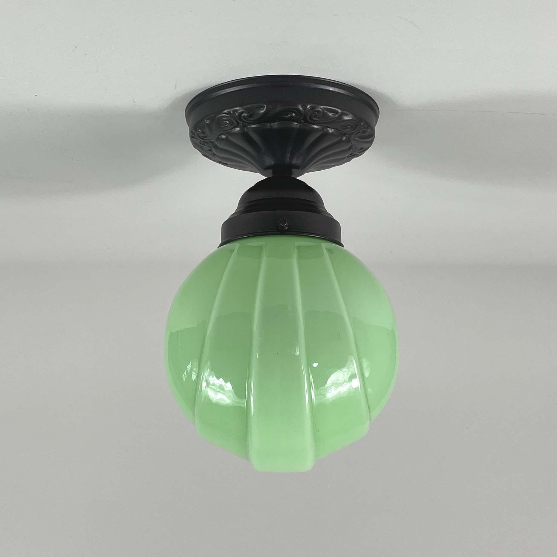 Einbaubeleuchtung aus blassgrünem Opal und brüniertem Metall im Art déco-Stil, Deutschland 1920er und 1930er Jahre im Angebot 7