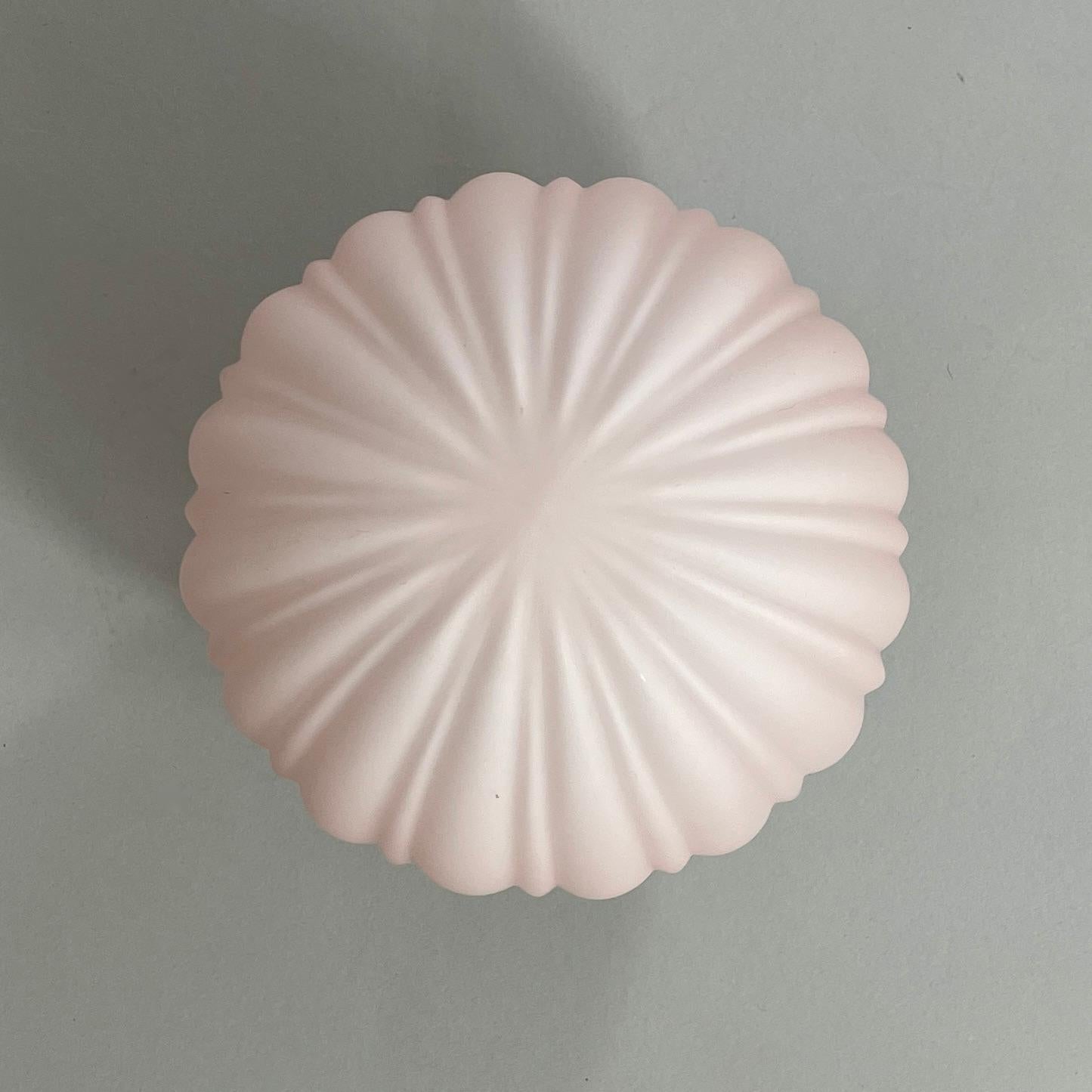 Art Decó Pale Pink Frosted Glass & Chrome Globe Flush Mount, Suecia Década de 1940 en venta 5