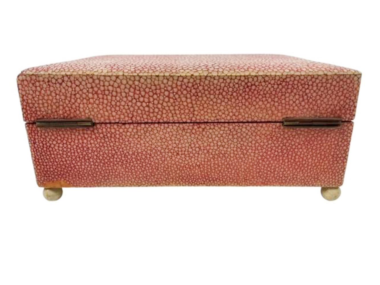 Caja Art Decó con tapa de gamuza rosa pálido sobre pies esféricos Zapa en venta