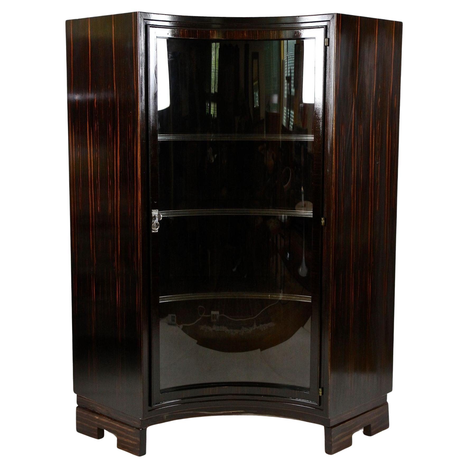 Art Deco Palisander Display Cabinet with Curved Glass Panel, France circa 1930 For Sale