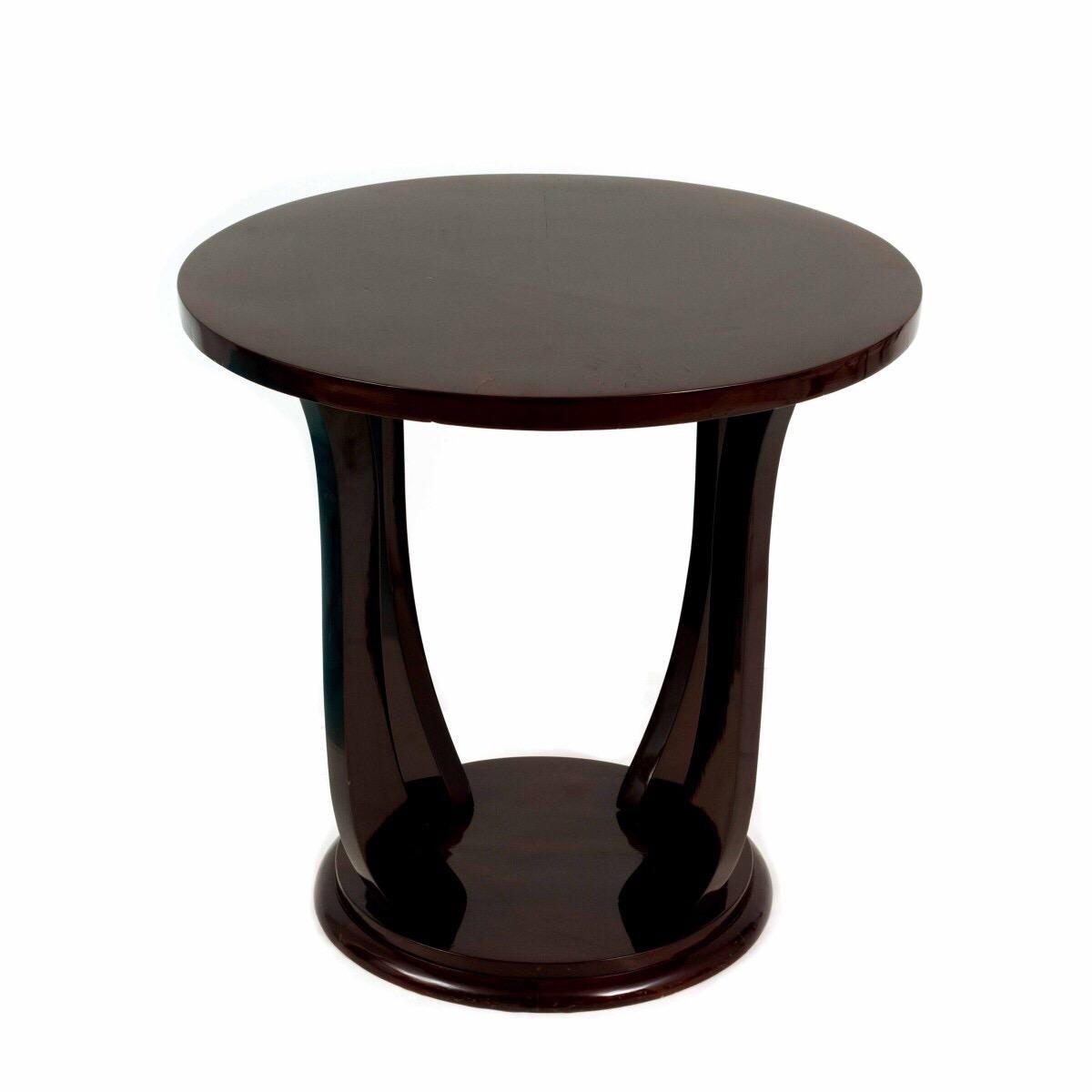 An Art Deco highly polished Palisander occasional table with round top and four elegantly curved legs resting on a round base. France, 1935.

Provenance: Wooster Gallery French, circa 1935 

Dimensions: 25.5 inches W × 24.5 inches H.
