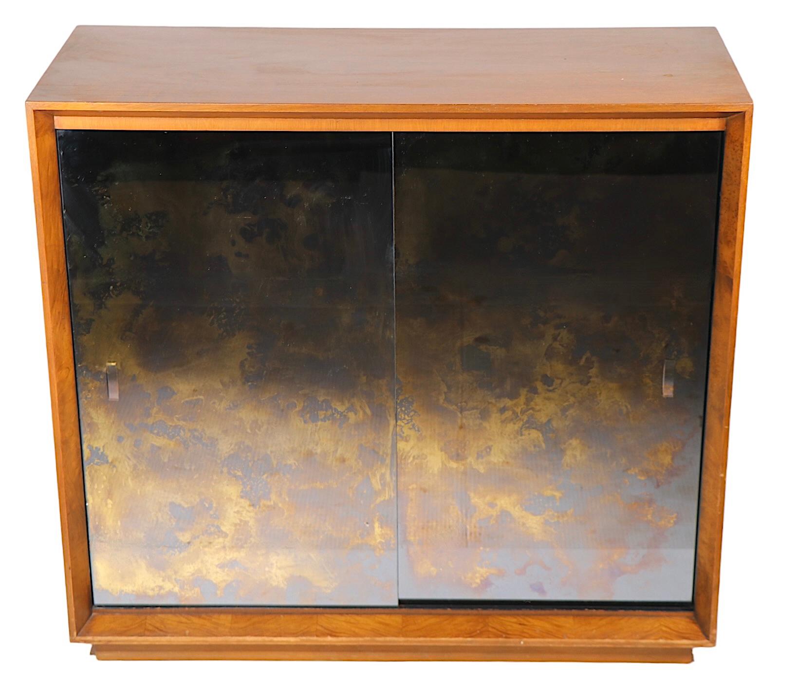 Placage Verre Palladio Art Déco  Armoire de rangement frontale  Gilbert Rohde pour Herman Miller  en vente