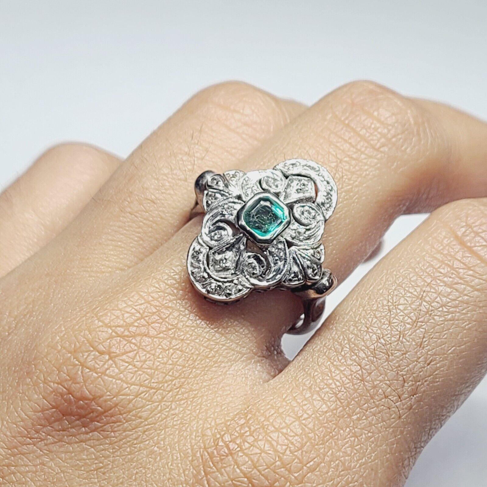 Anello Art Déco in palladio con smeraldo e pavé di diamanti in vendita 2