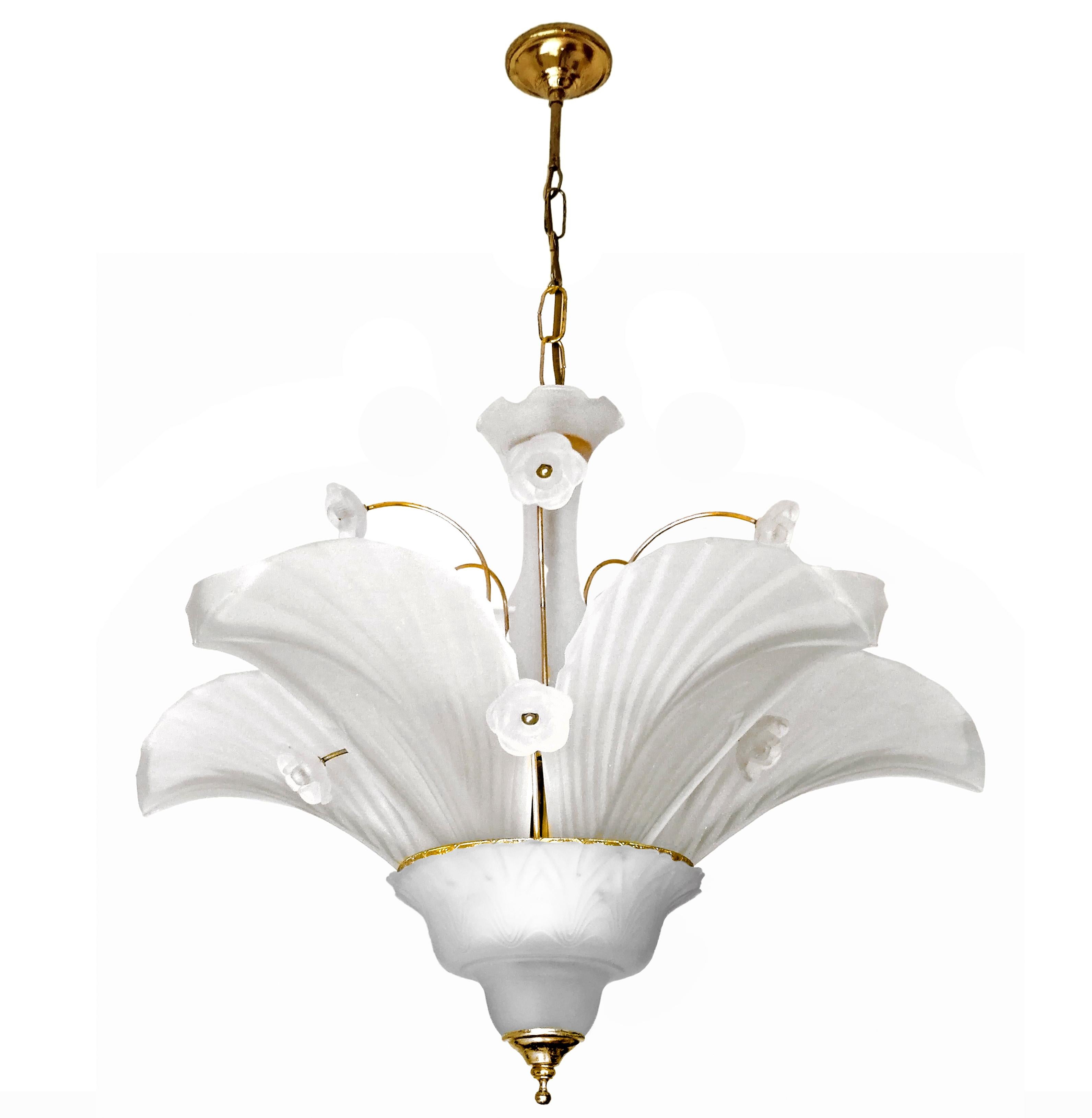 French Art Deco frosted glass leaves lamp shades chandelier.
Dimensions
Height: 35.44 in. ( 6.69 in/chain)/ 90 cm (17 cm/chain)
Diameter: 25.2 in. (64 cm)
5 light bulbs E14 good working condition.
Assembly required.
  