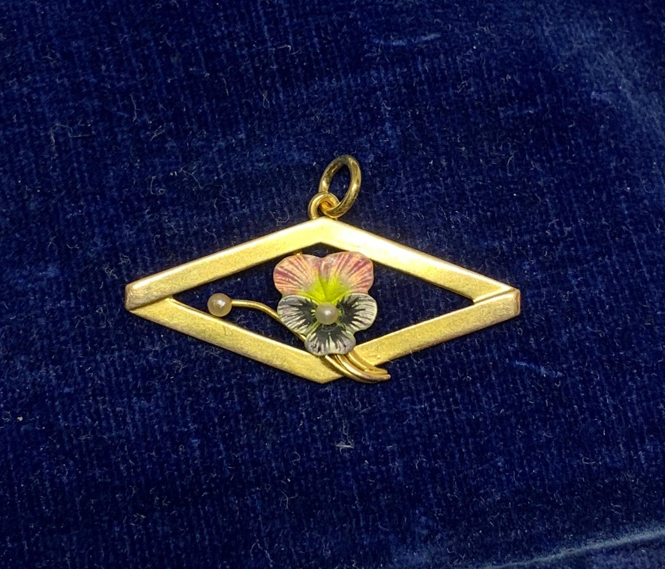 Women's Art Deco Pansy Flower Enamel Pendant Necklace Pearl Gold Antique For Sale