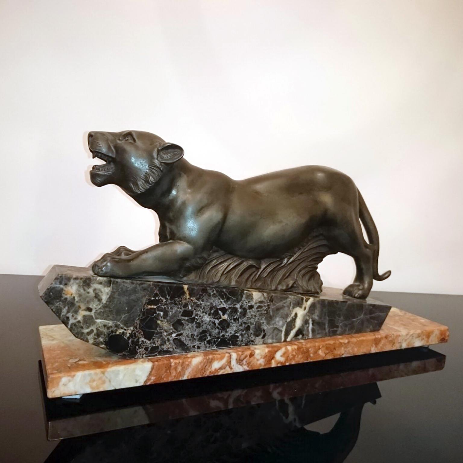 Panther im Art déco-Stil, Frankreich, um 1930 (Zink) im Angebot