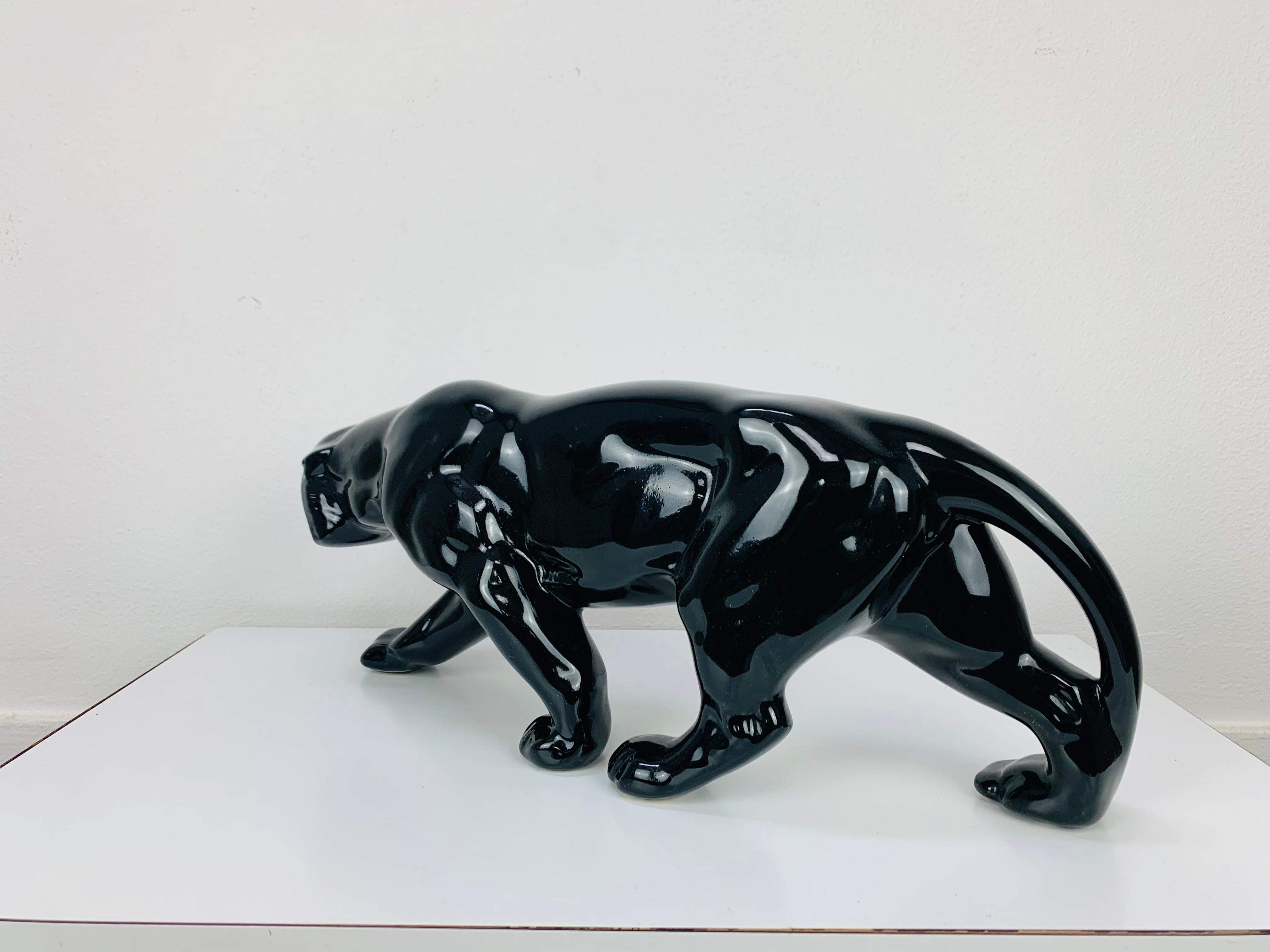Francese Scultura Art Deco Panther, ceramica nera, anni '30, nello stile di Saint Clément in vendita