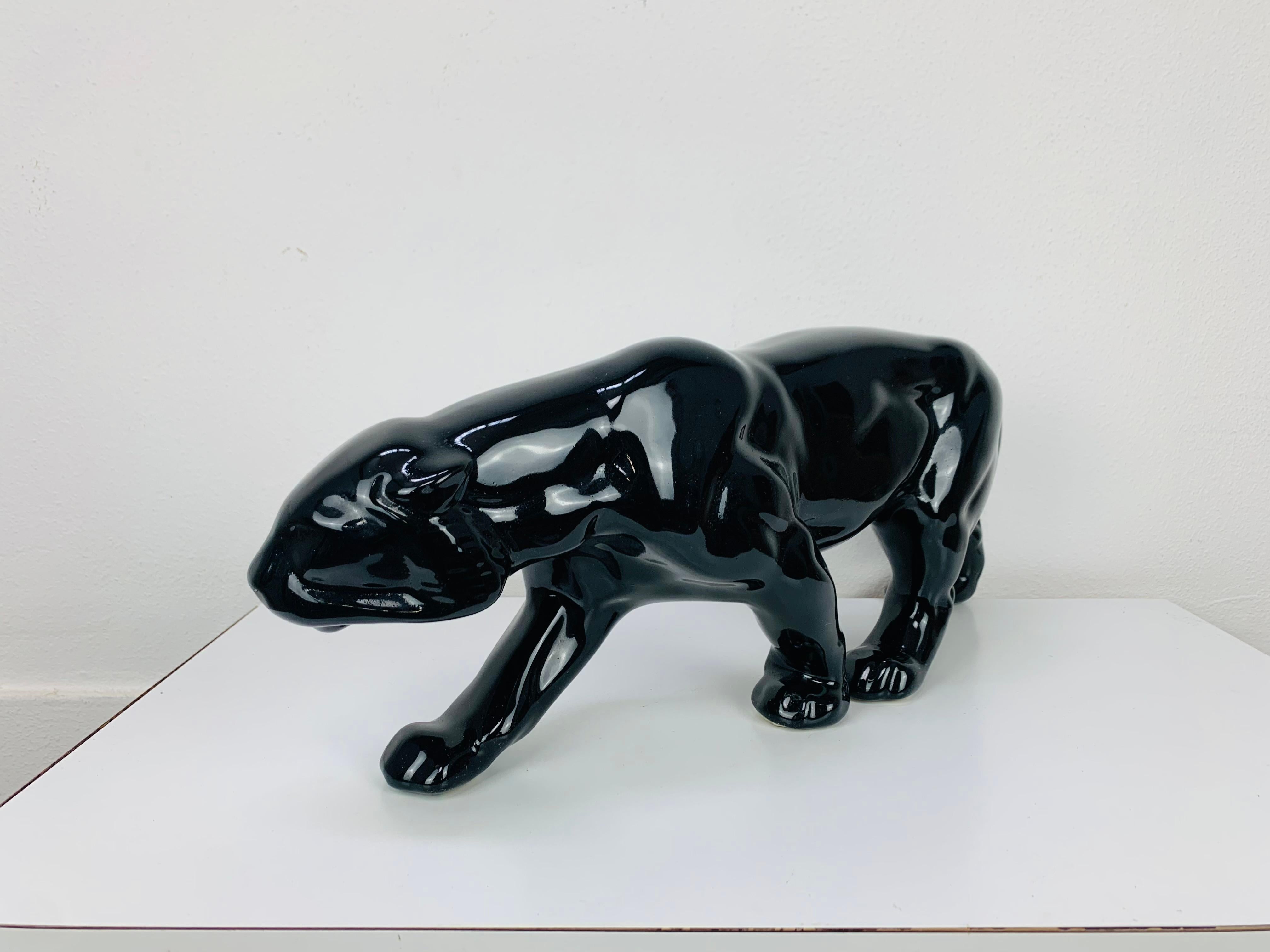 Metà XX secolo Scultura Art Deco Panther, ceramica nera, anni '30, nello stile di Saint Clément in vendita