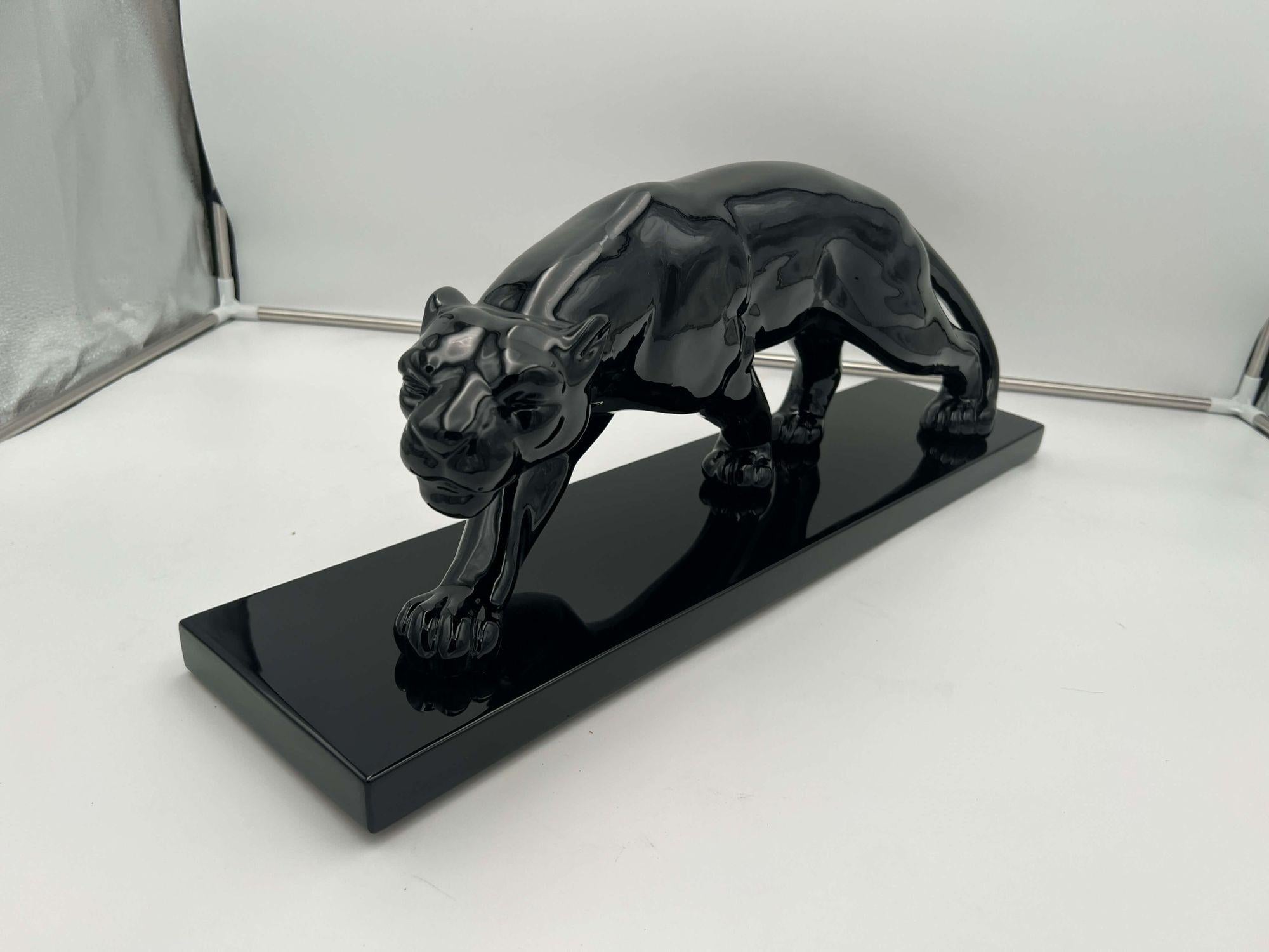 Art Deco Panther Sculpture, Black Lacquer, Ceramic, France, circa 1930 In Excellent Condition In Regensburg, DE