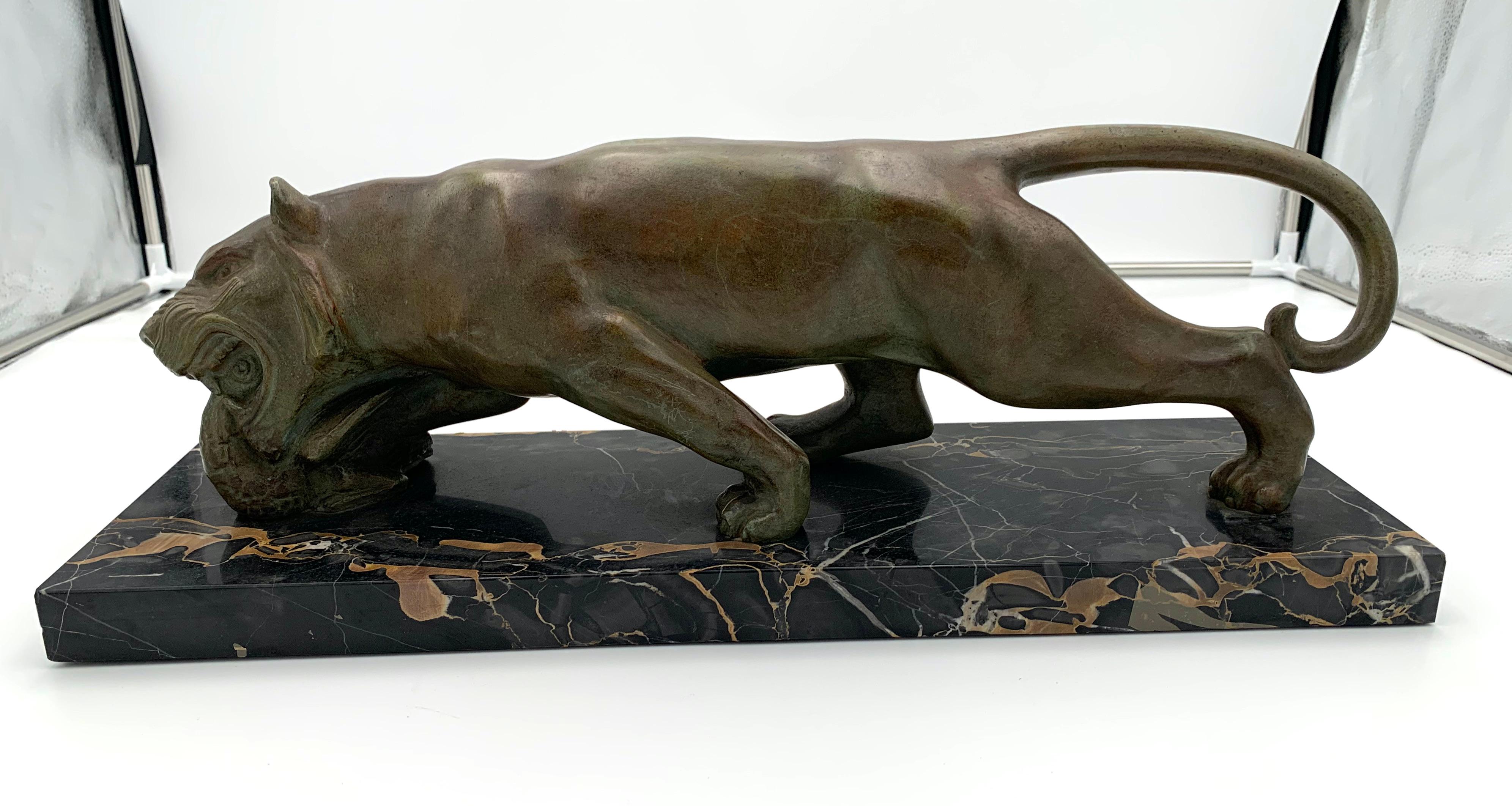 Patinated Art Deco Panther Sculpture, Solid Bronze, Signed, France circa 1930 For Sale
