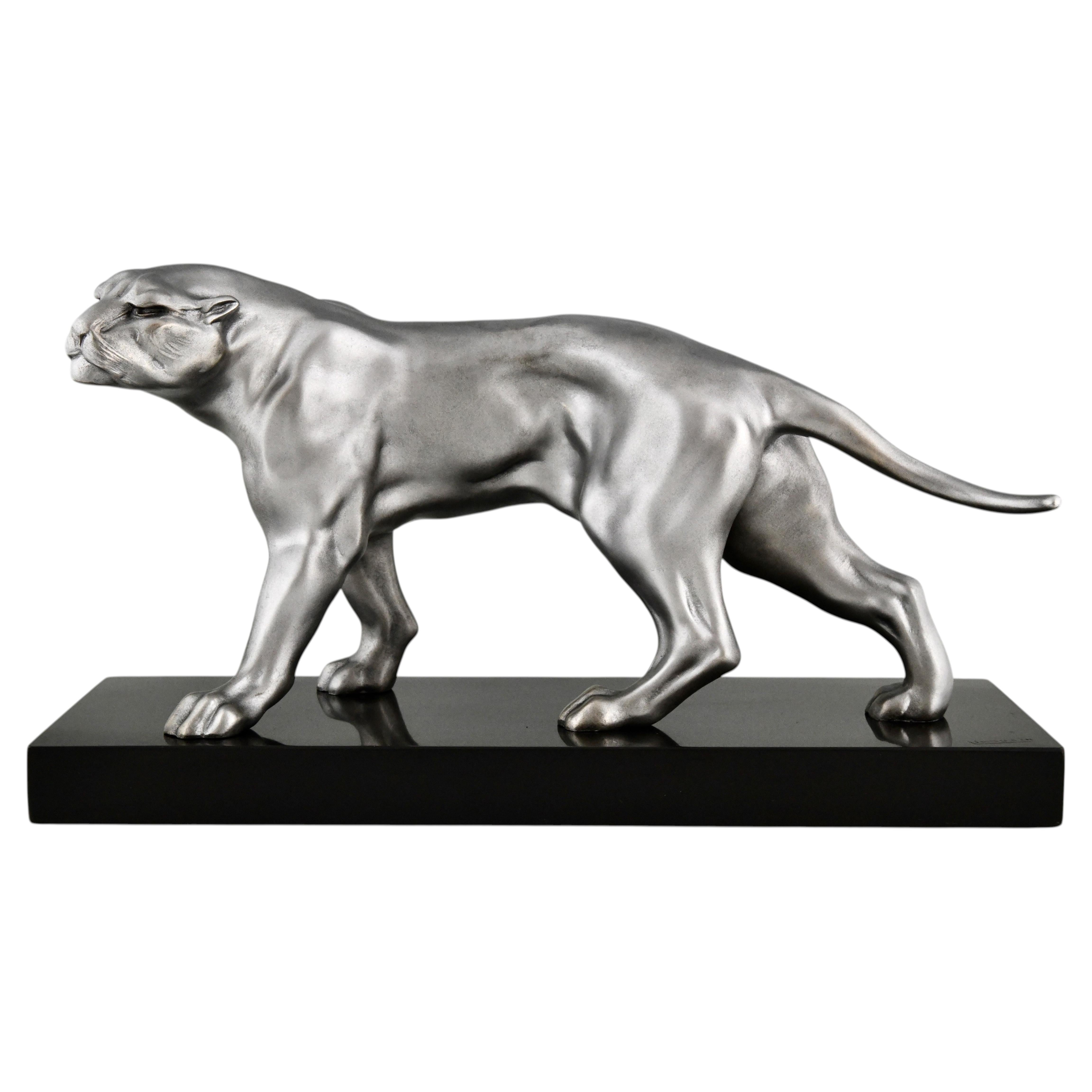 Sculpture Art déco représentant une panthère, réalisée par Limousin – France, CIRCA 1930 en vente