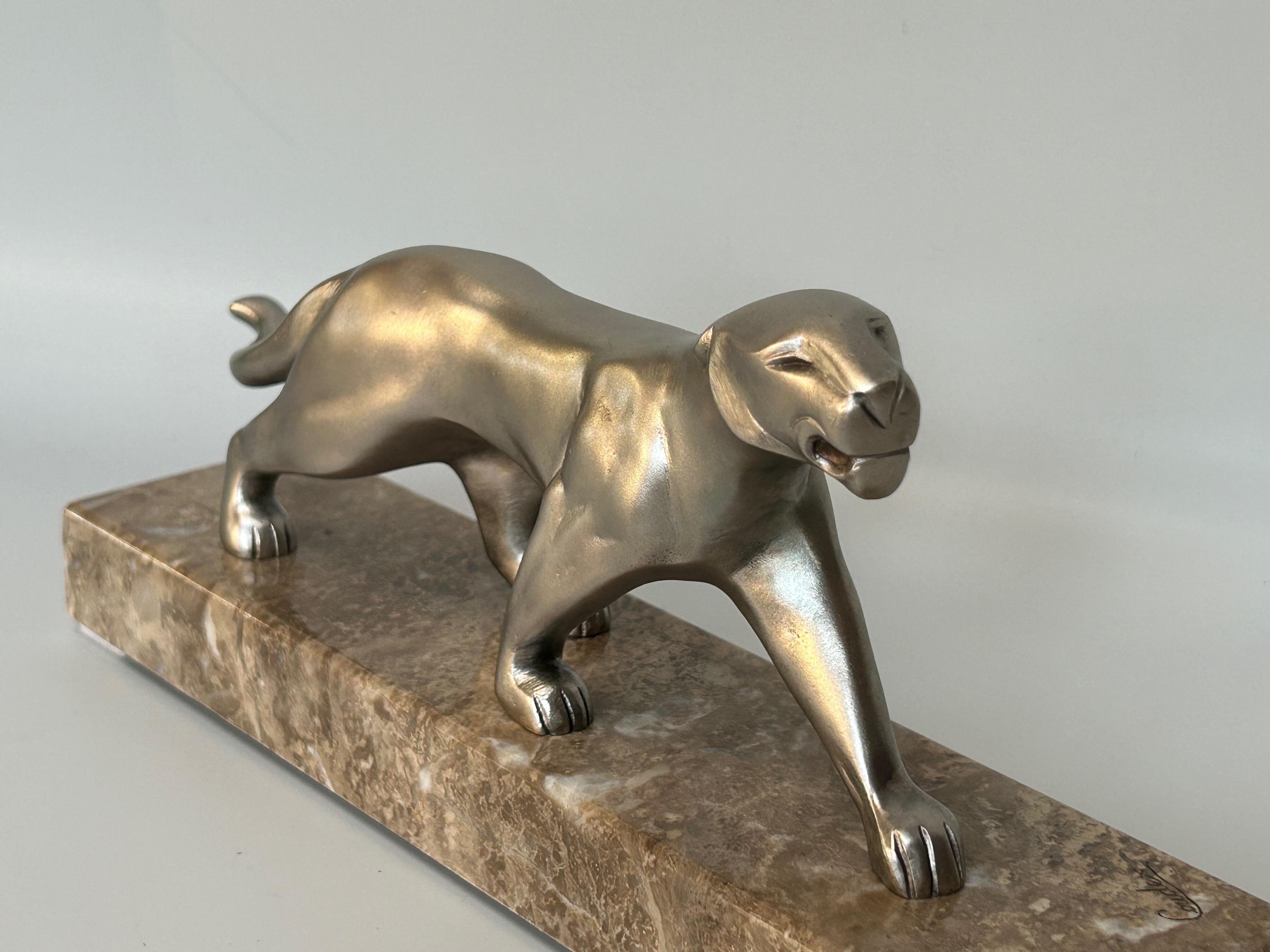 Début du 20ème siècle Sculpture de panthère Art déco en bronze argenté de Michel Decoux