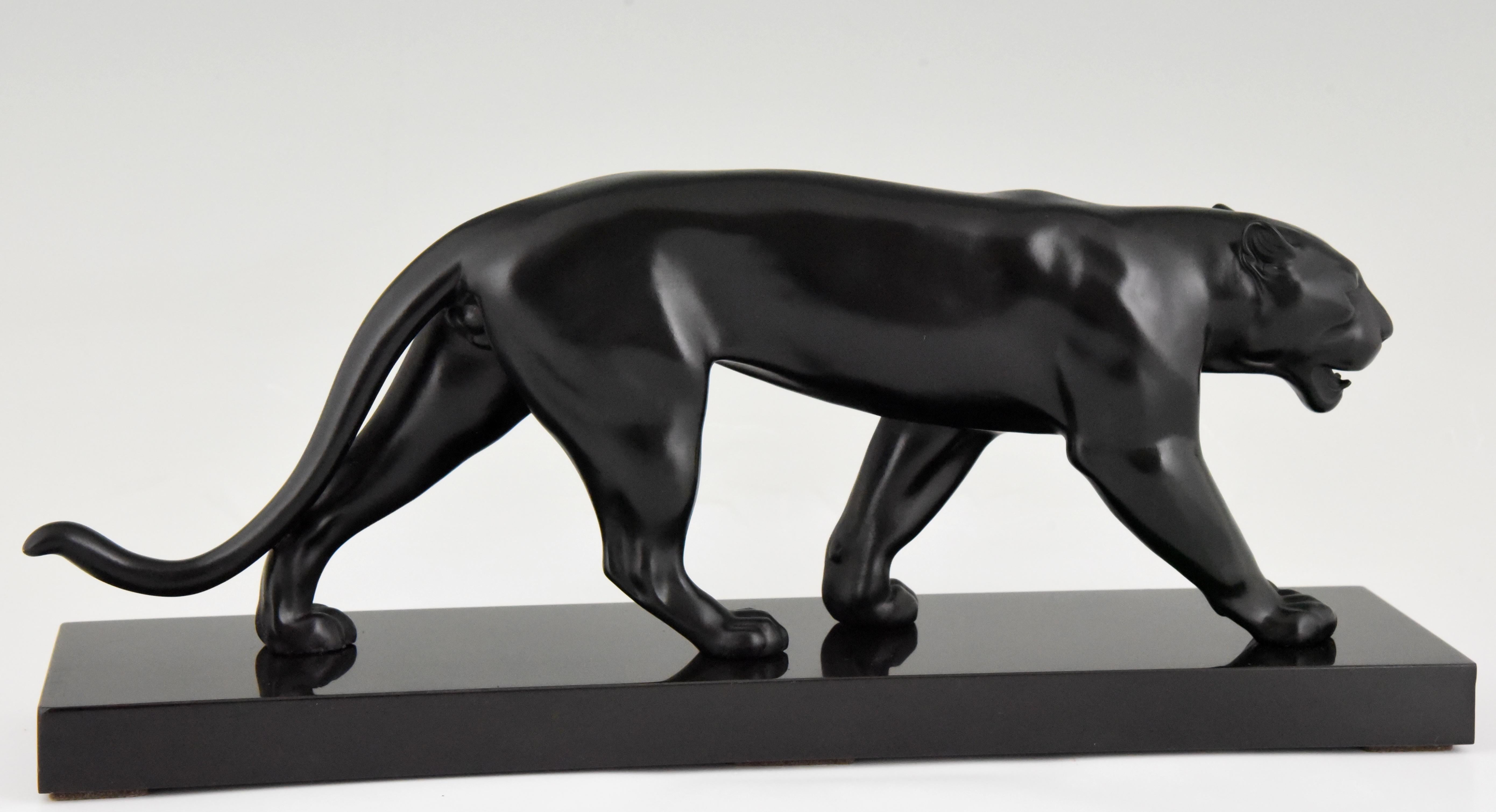 Art Deco Panther Sculpture Max Le Verrier Marble Base, 1930 In Good Condition In Antwerp, BE