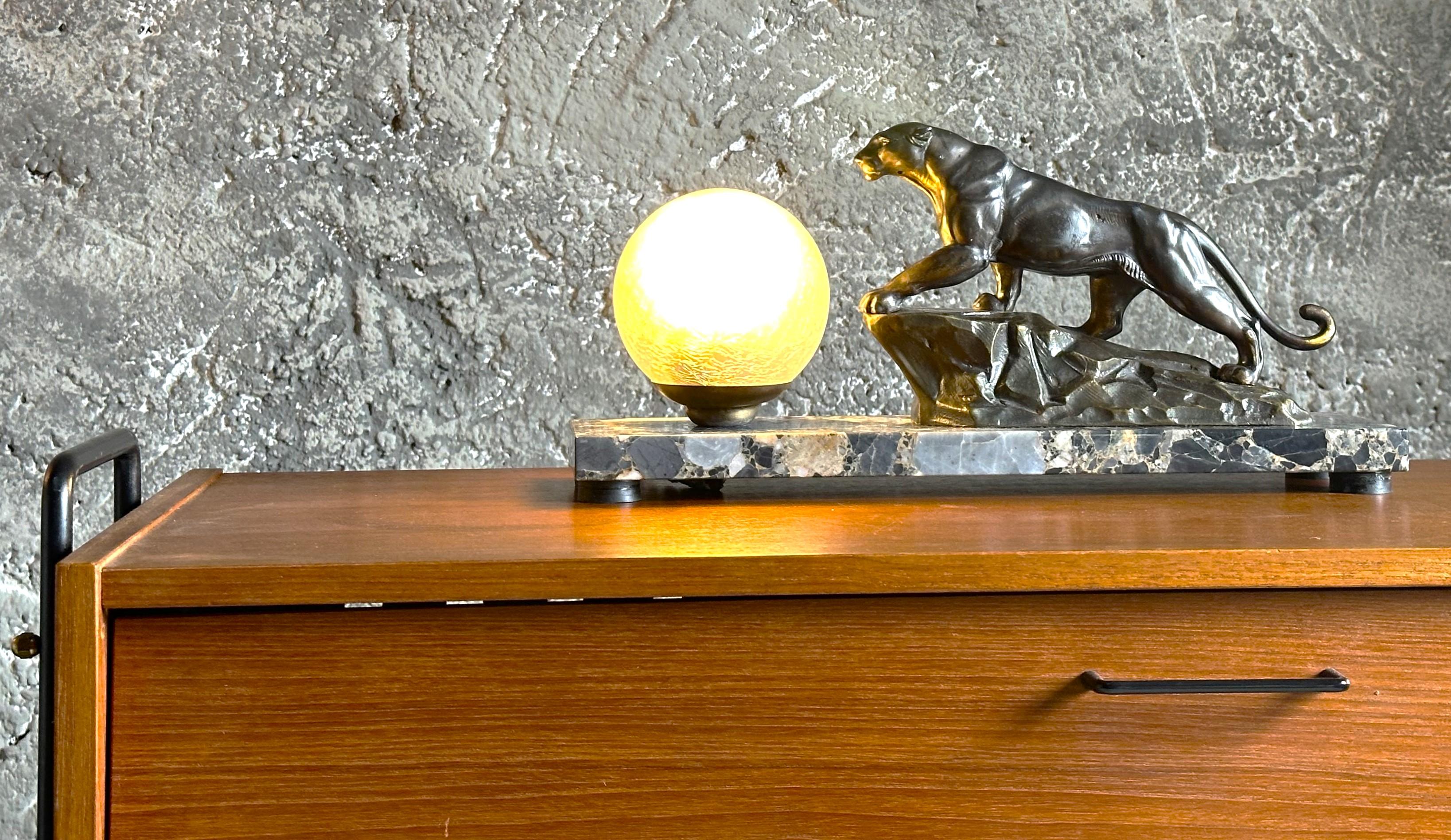 French Art Deco Panther Sculpture on Marble Table Desk Lamp, France 1935 For Sale