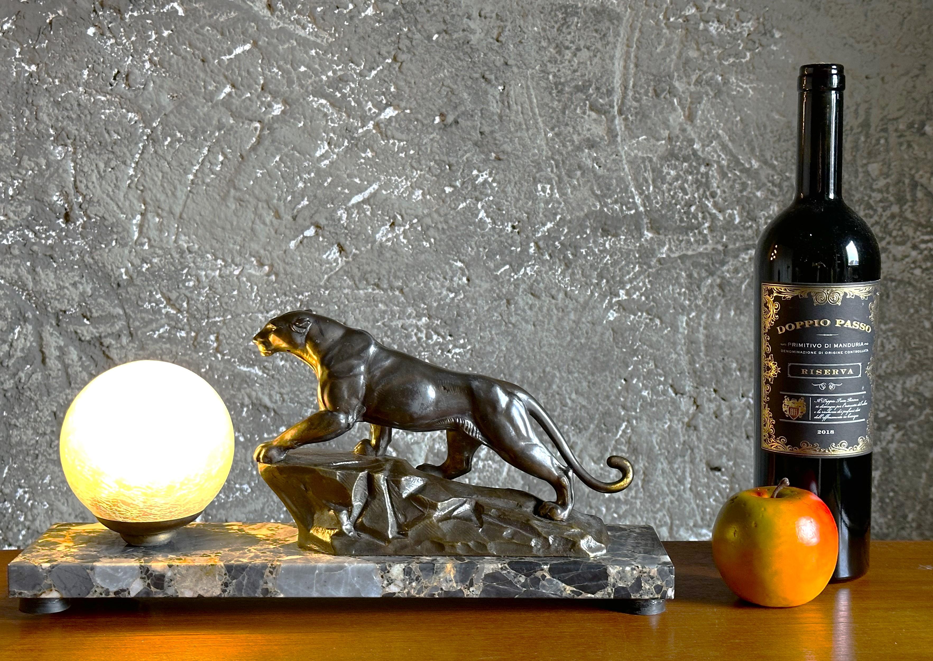Mid-20th Century Art Deco Panther Sculpture on Marble Table Desk Lamp, France 1935 For Sale