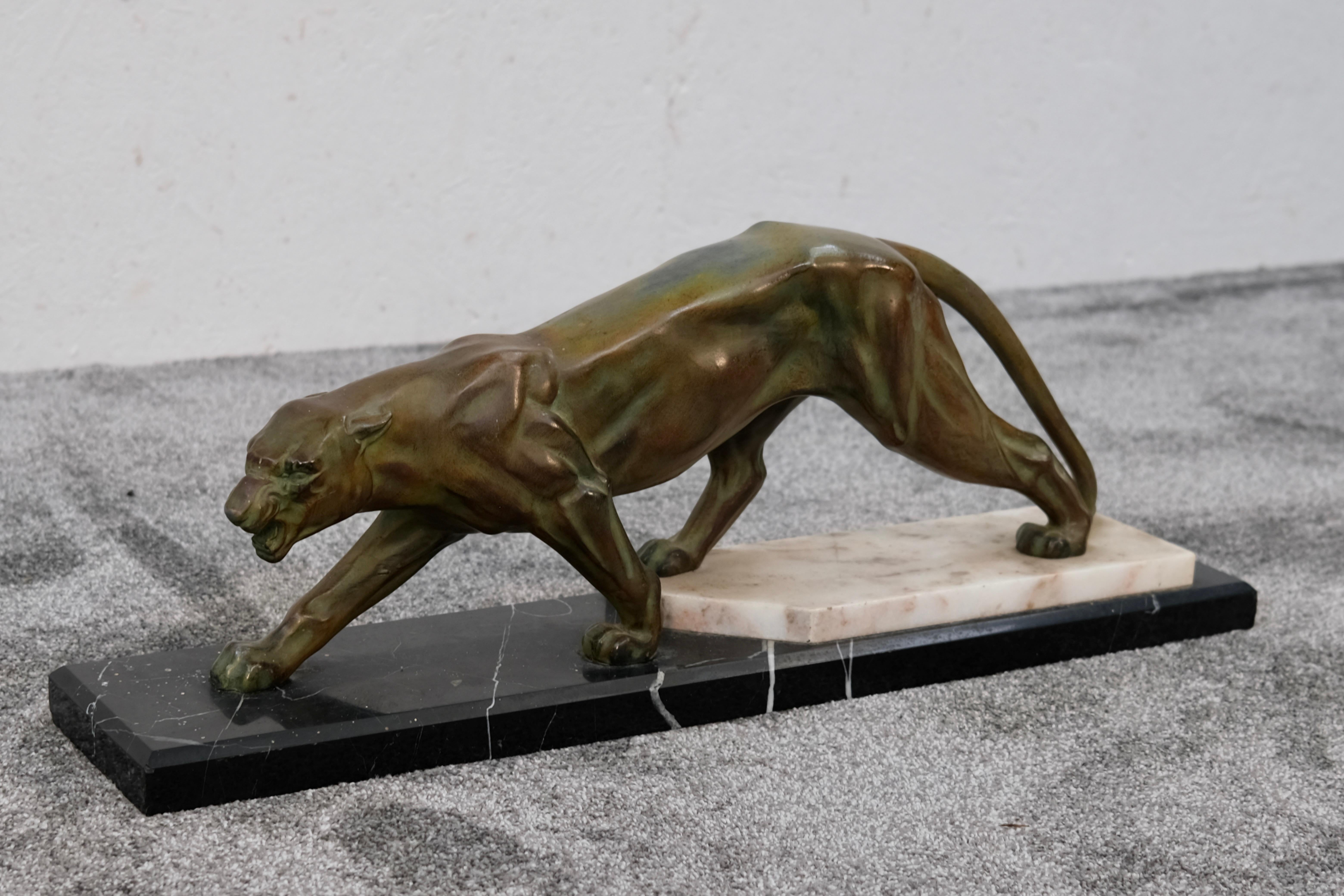 Art Déco Art Deco Panther Sculpture on Stepped Marble Base, France 1930s in vendita