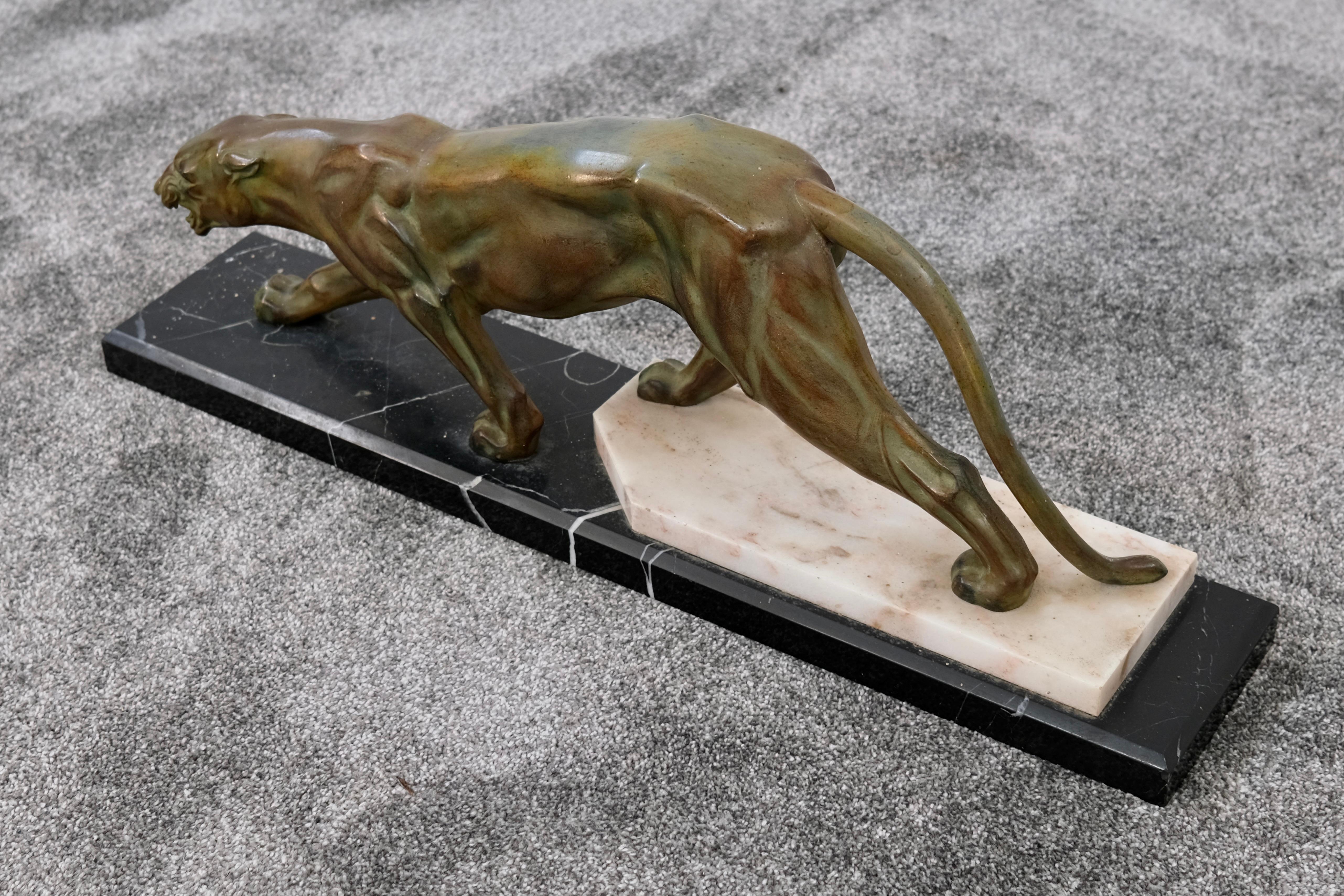 Art Deco Panther Sculpture on Stepped Marble Base, France 1930s In condizioni buone in vendita a Ulm, DE