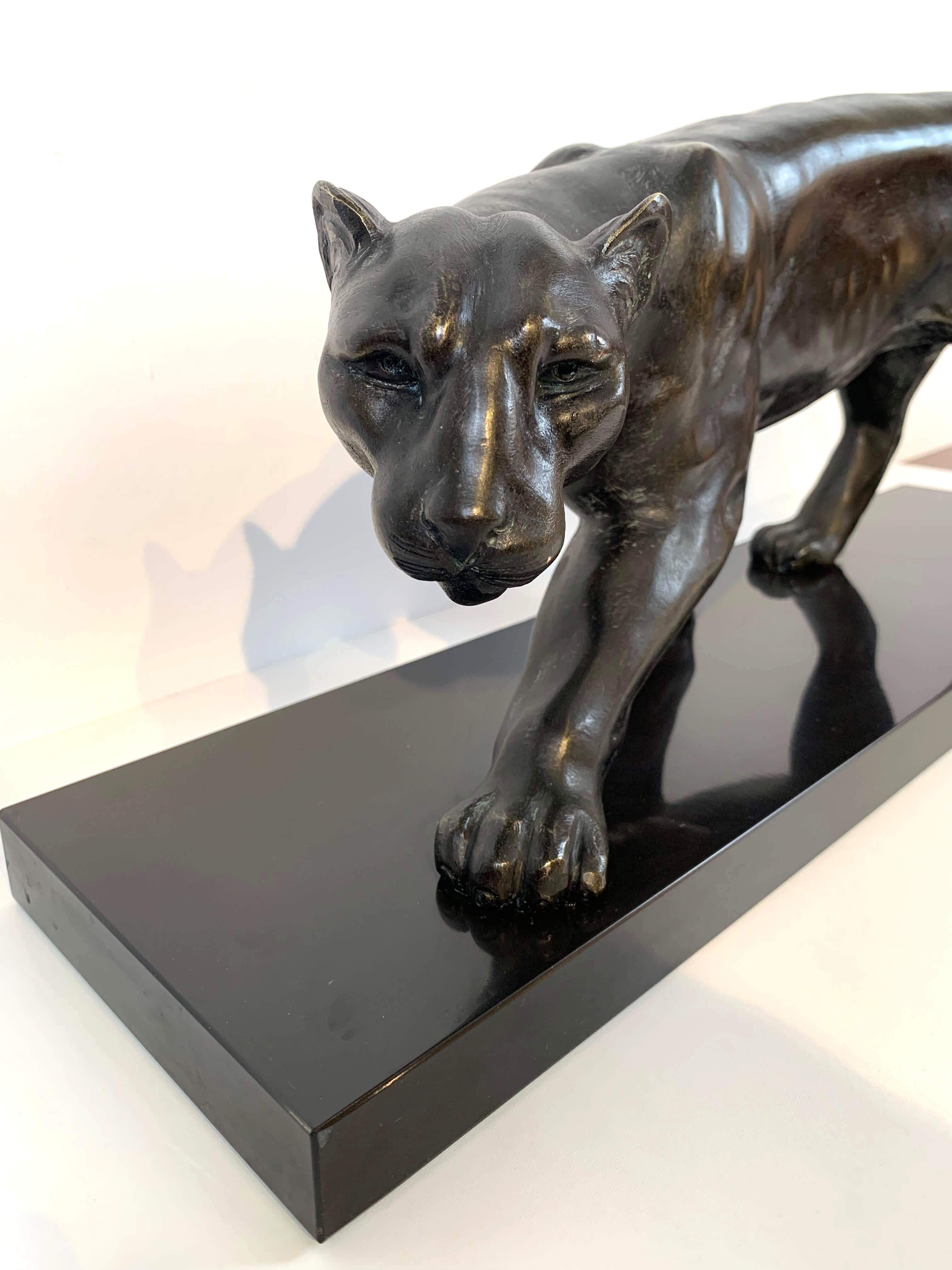 Sculpture de panthère Art déco, signée Jean Martel, bronze, marbre, France ca. 1930 2