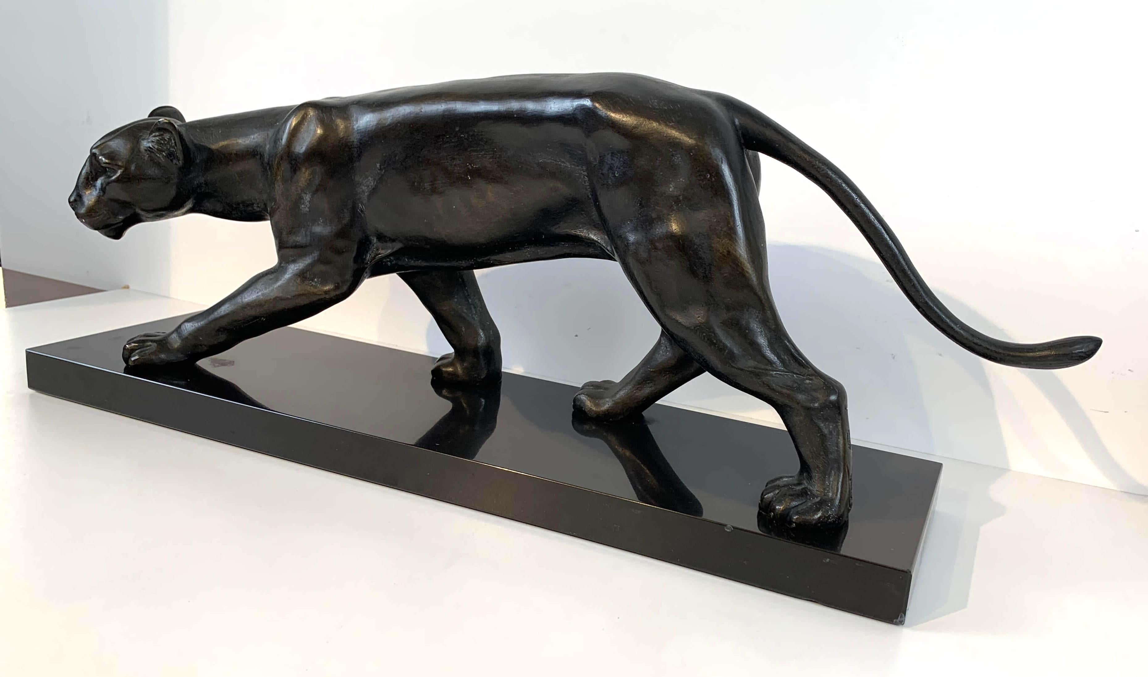 Moulage Sculpture de panthère Art déco, signée Jean Martel, bronze, marbre, France ca. 1930