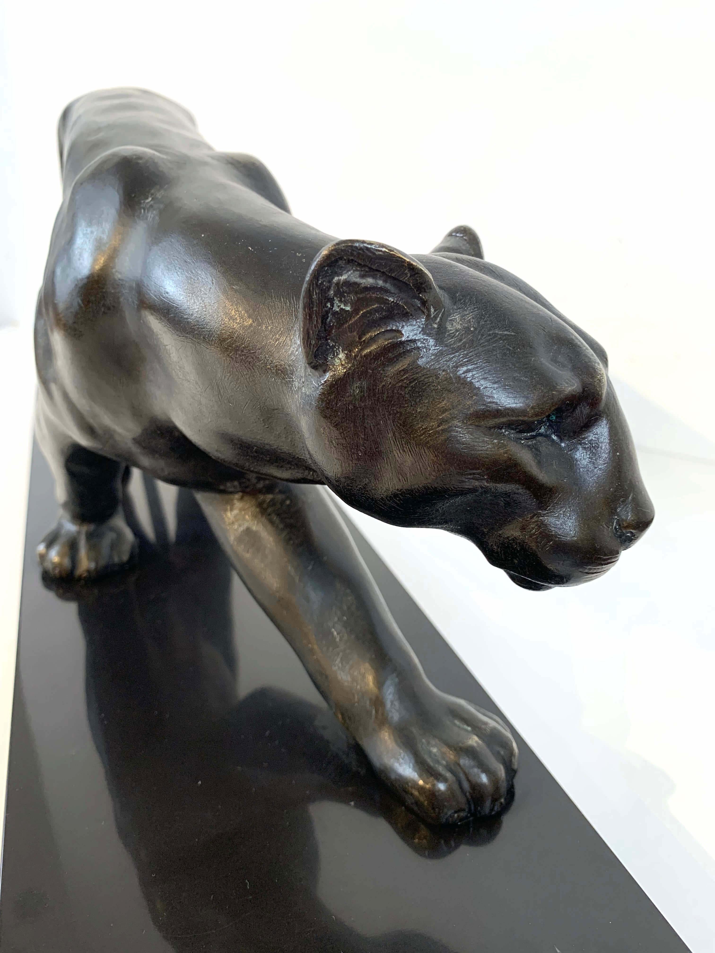 Bronze Sculpture de panthère Art déco, signée Jean Martel, bronze, marbre, France ca. 1930