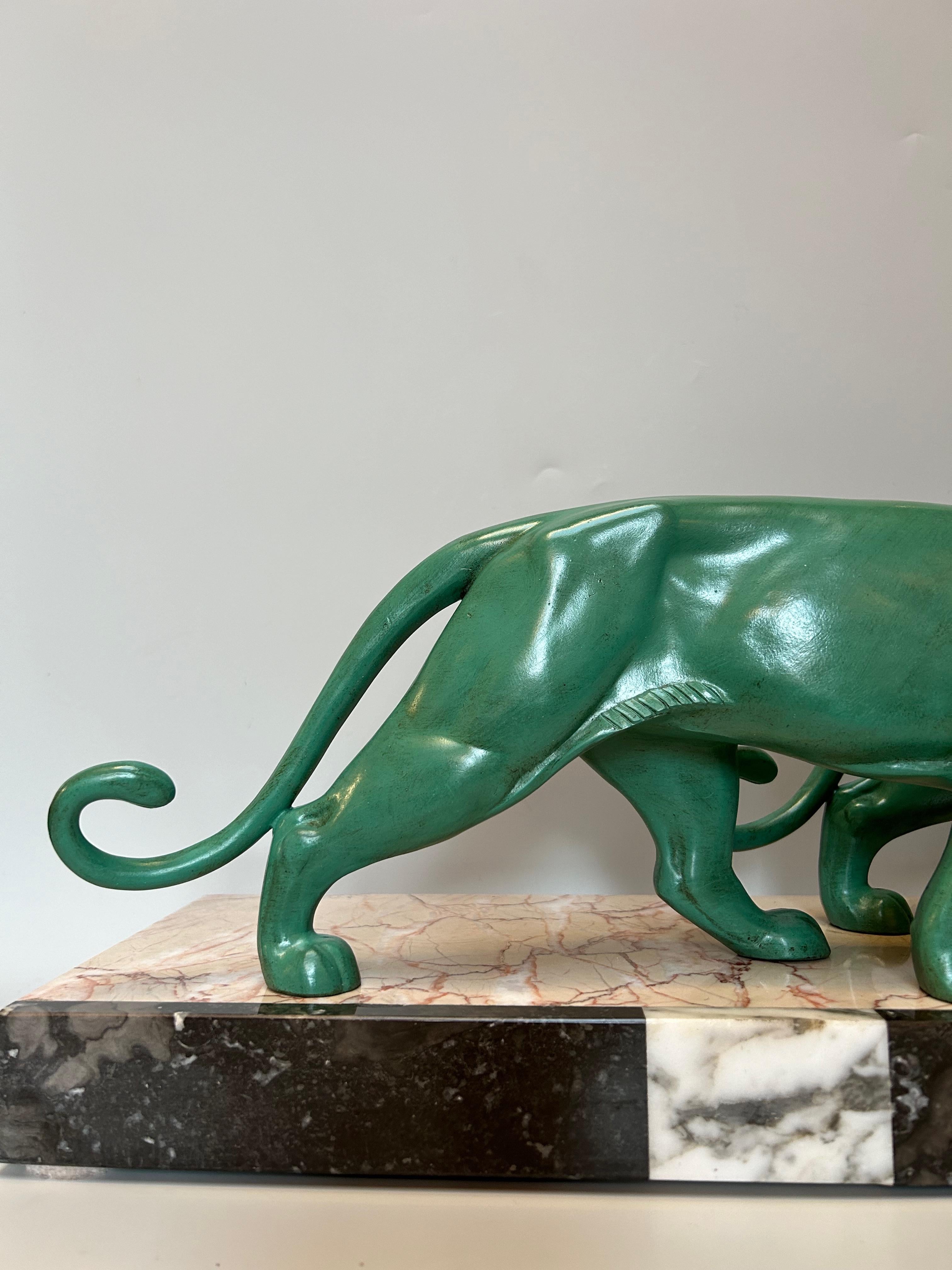 Art Deco sculpture circa 1930;
Group of panthers in spelter with green patina.
Signed Leducq on the marble base.
In perfect condition.

Total height: 20 cm
Length: 66.5 cm
Width: 17 cm
Weight: 18 kg

M Leducq (1879-1955) is a French sculptor active