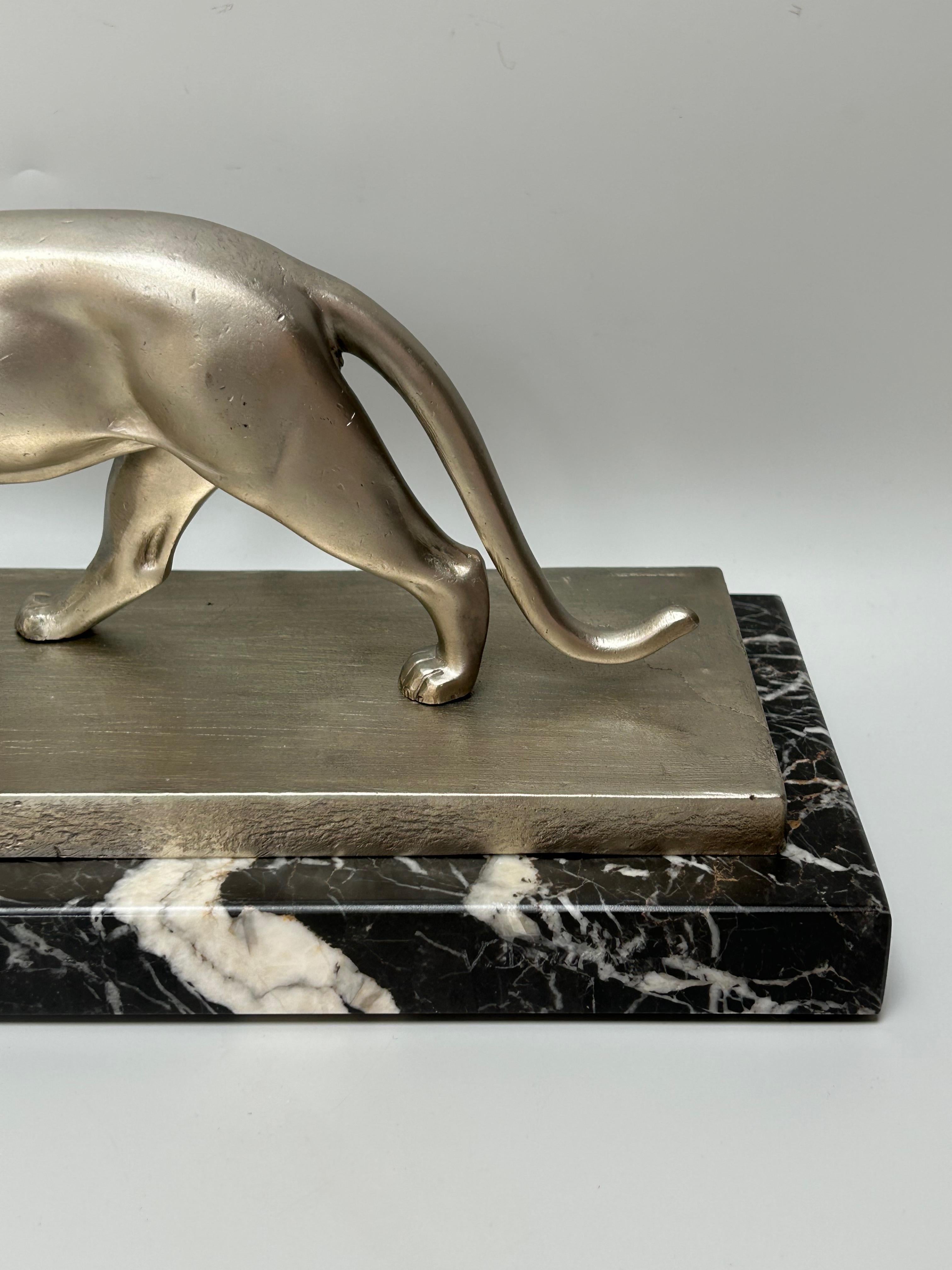 Belge Panthère Art Déco signée V. Demanet en vente