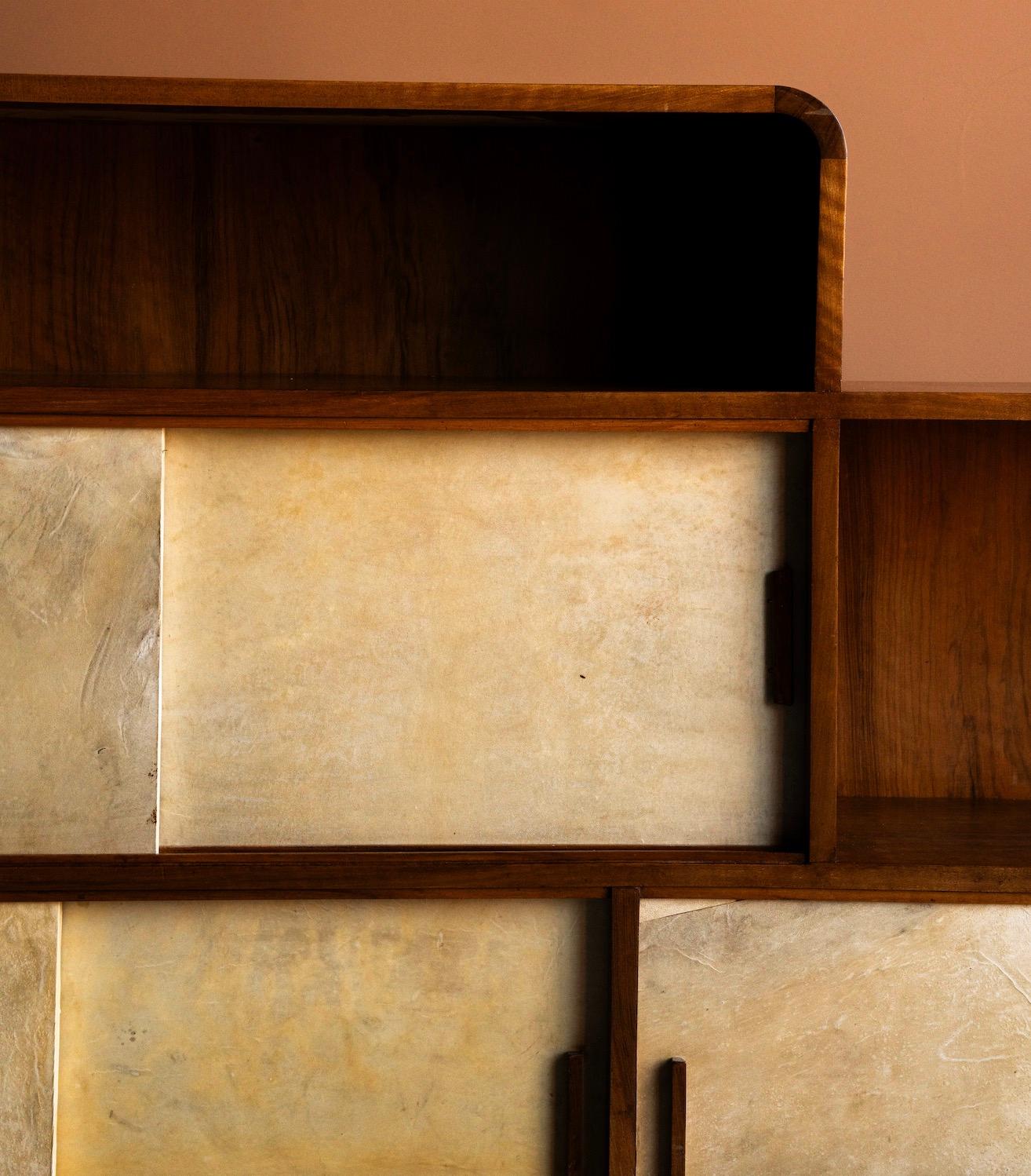 Credenza angolare in pergamena Art Déco In condizioni buone in vendita a Brooklyn, NY