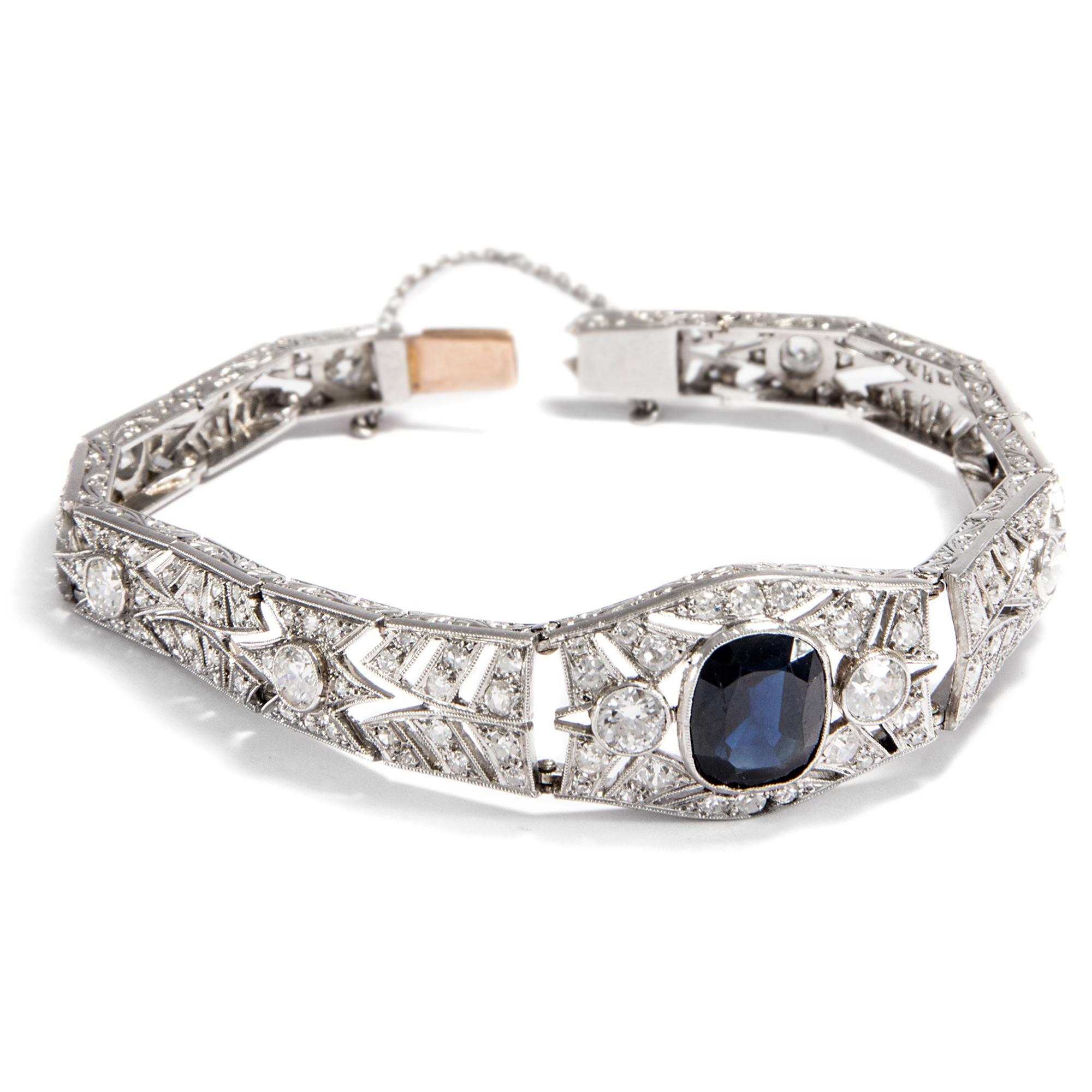 Art Deco, Paris circa 1925 4.1 Ct Natural Blue Sapphire & 4 Ct Diamond Bracelet In Excellent Condition For Sale In Berlin, Berlin