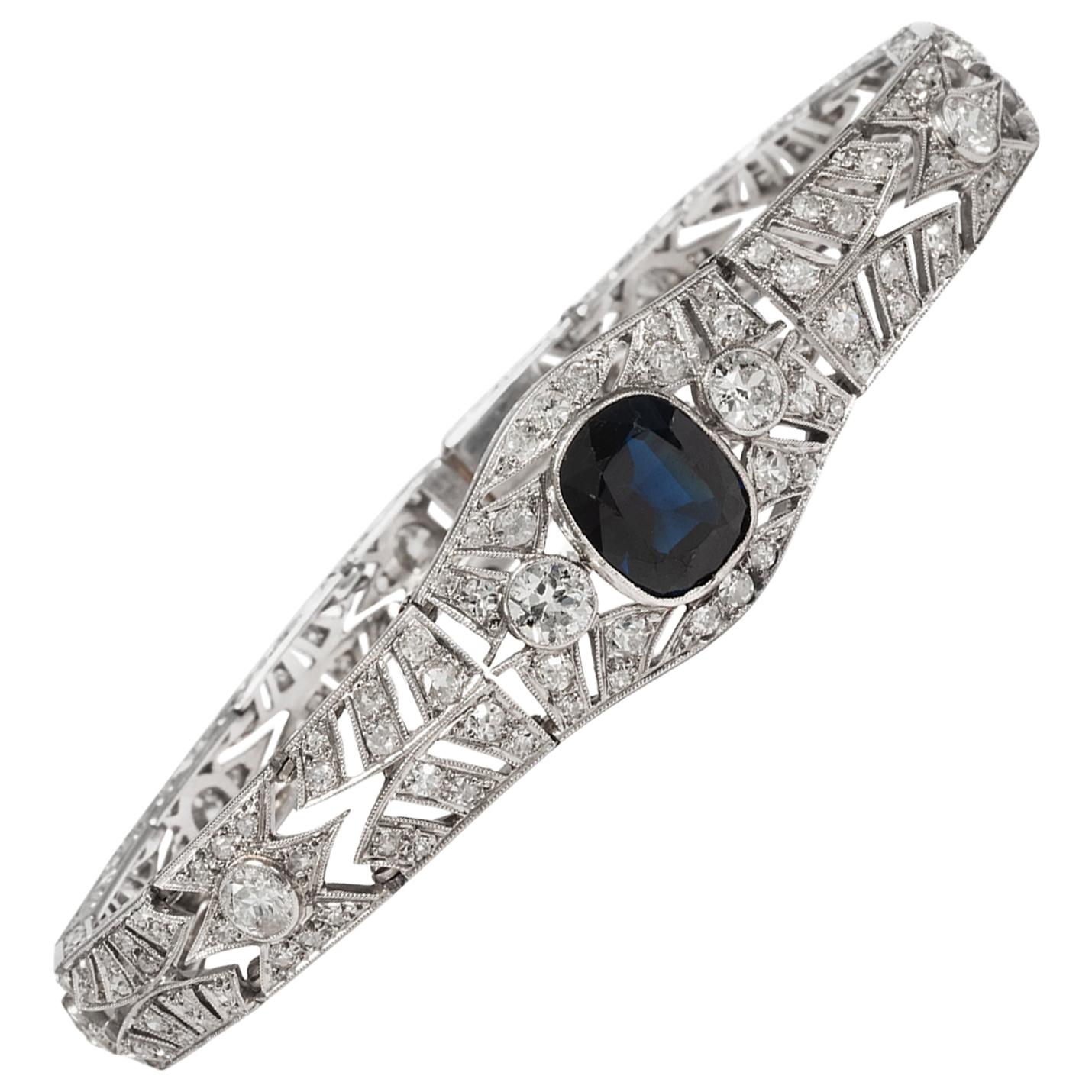 Art Deco, Paris circa 1925 4.1 Ct Natural Blue Sapphire & 4 Ct Diamond Bracelet For Sale