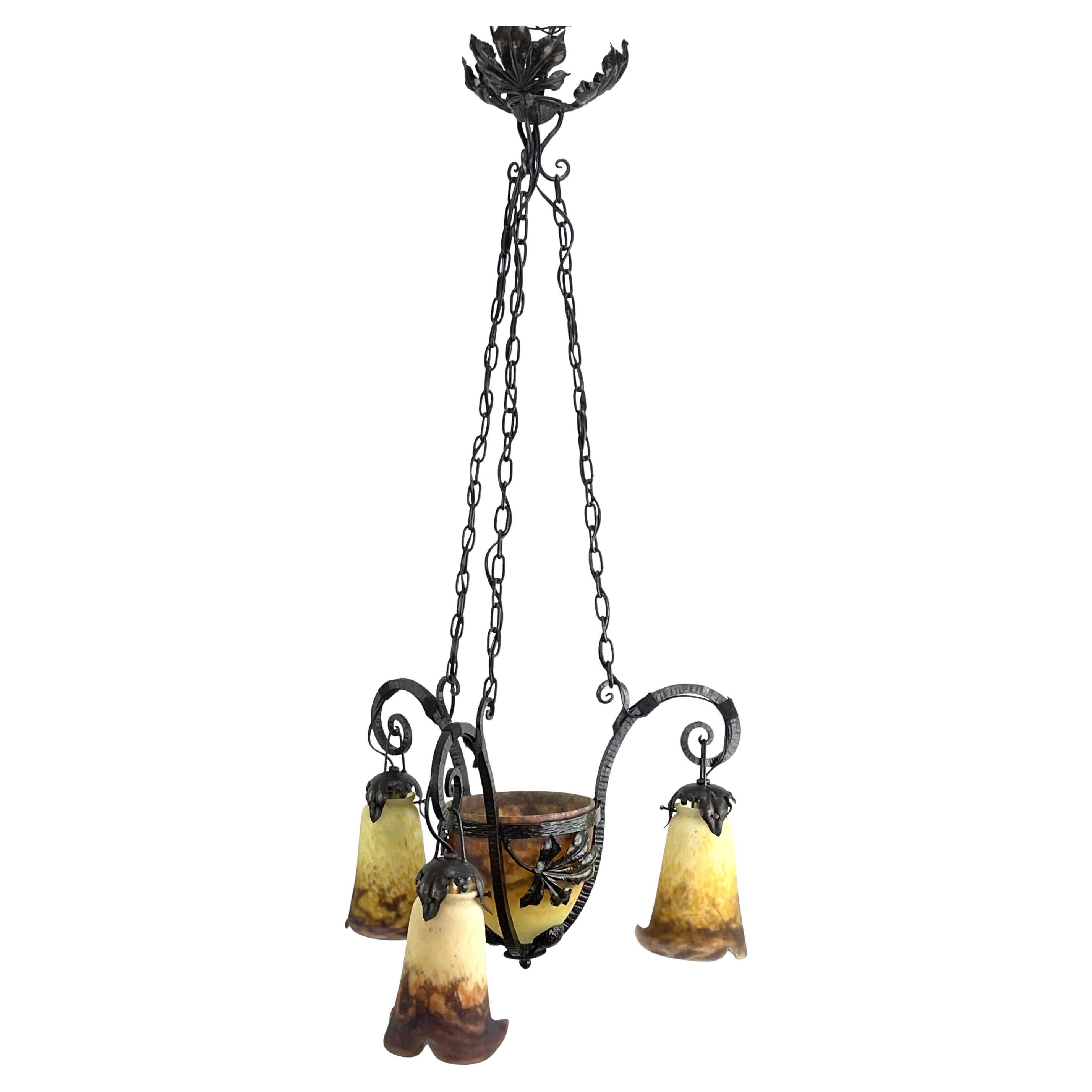 Art Deco Chandelier by Muller Fréres - 1930s

ART DECO ceiling lamp is a remarkable example of craftsmanship and style of the early 20th century. The signature 