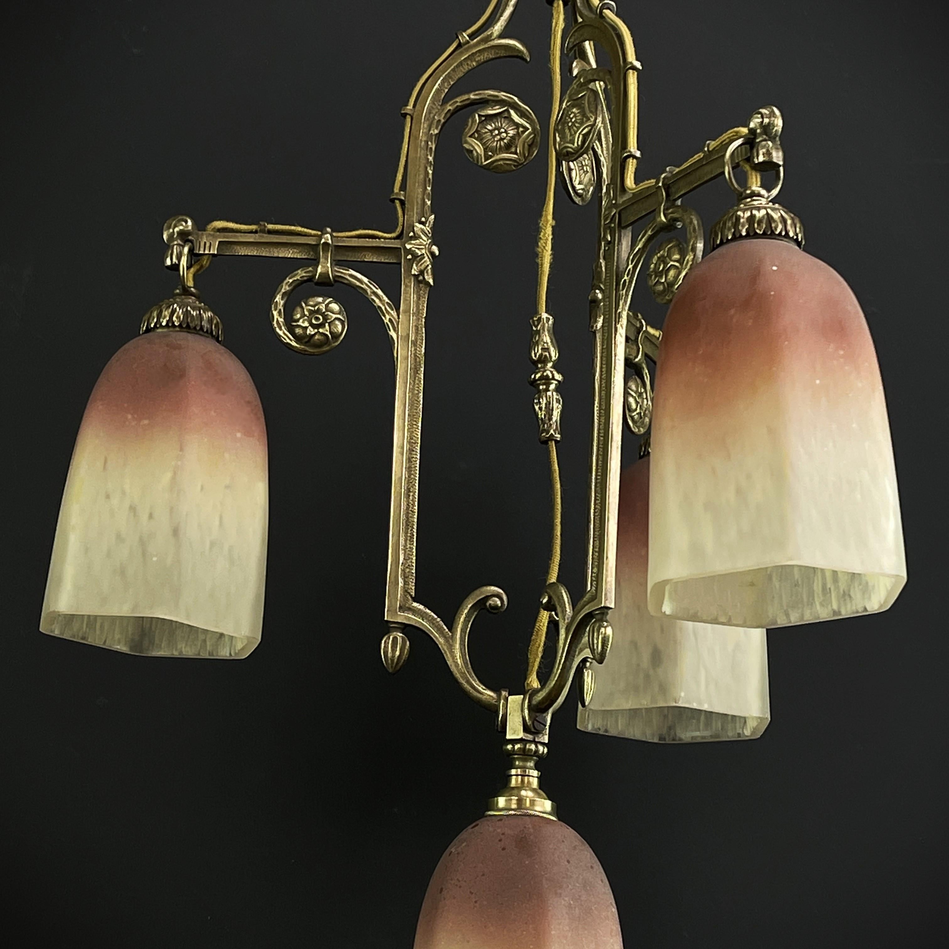 Francese ART DECO Pate de Verre lampada a sospensione lampada da soffitto bronzo anni '30 in vendita