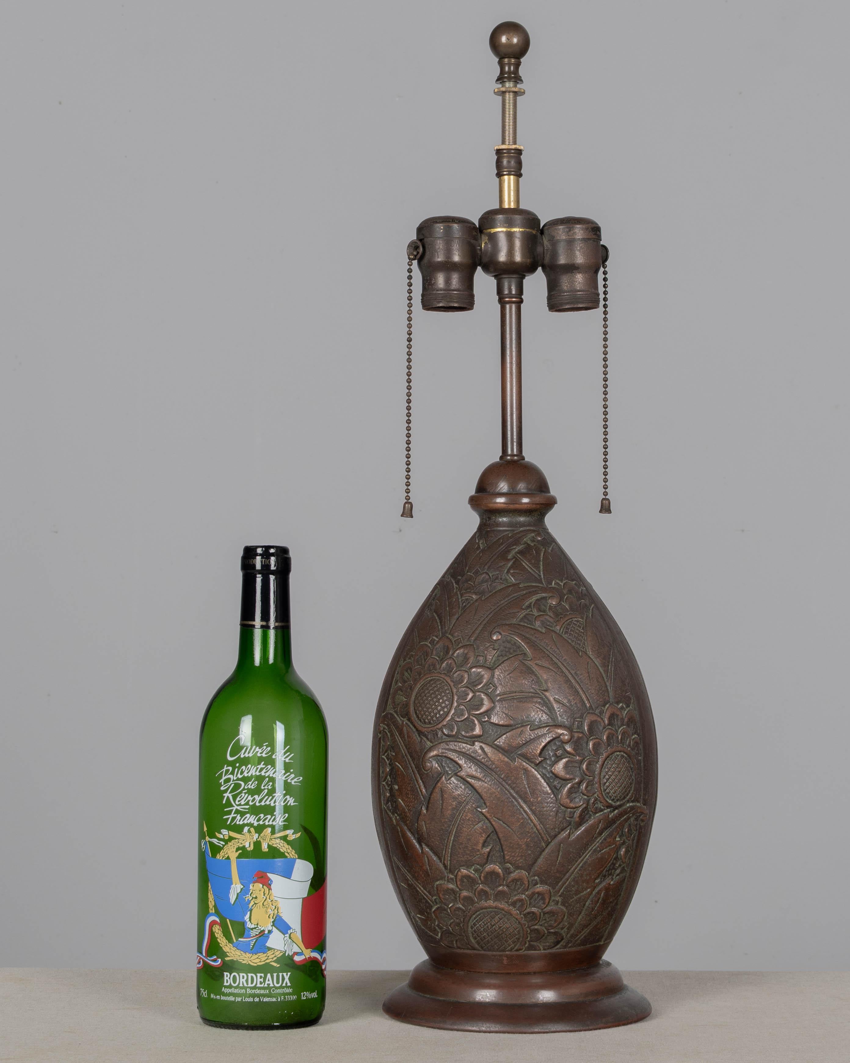 Lámpara Art Déco de latón patinado en venta 6