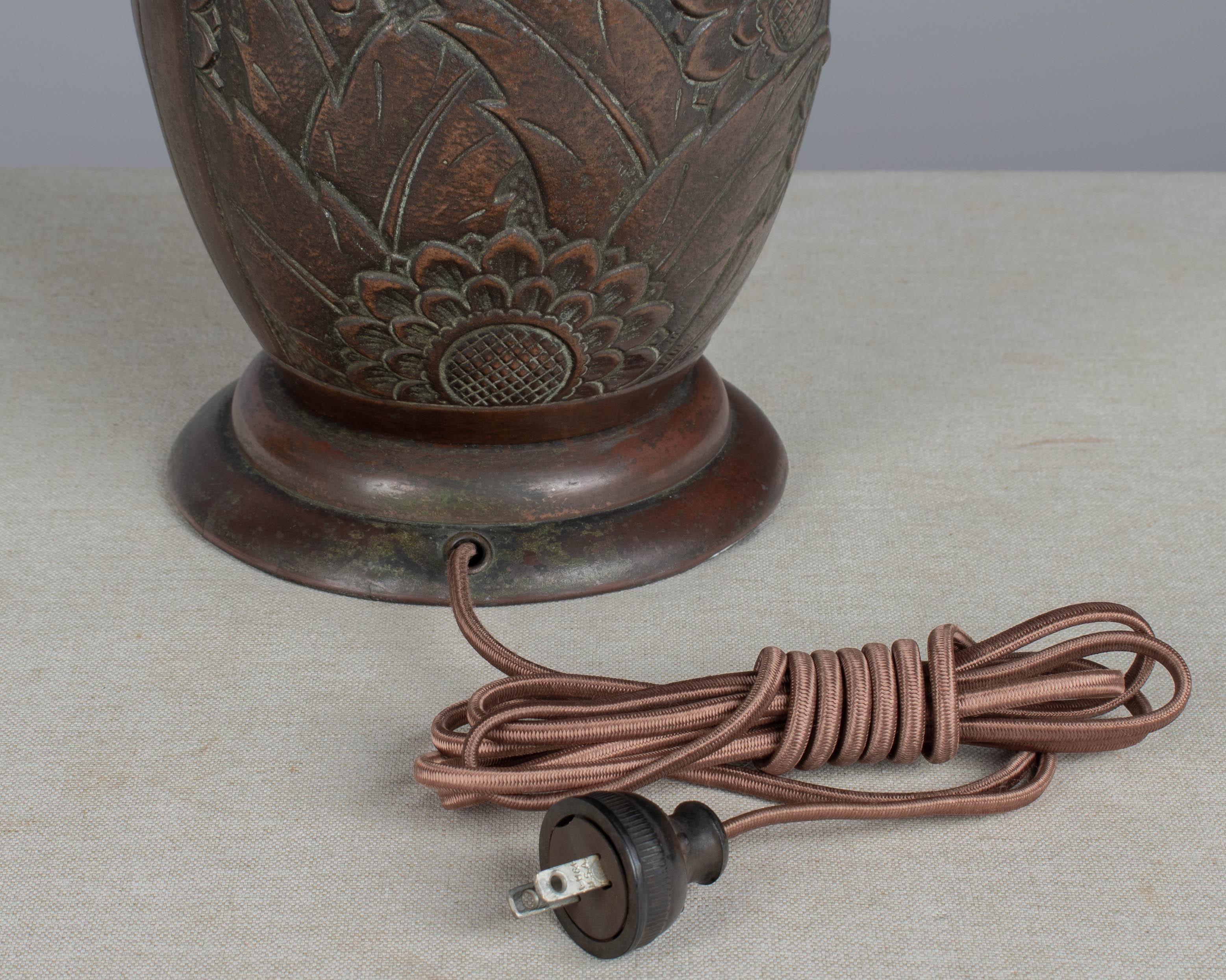 Lámpara Art Déco de latón patinado en venta 7