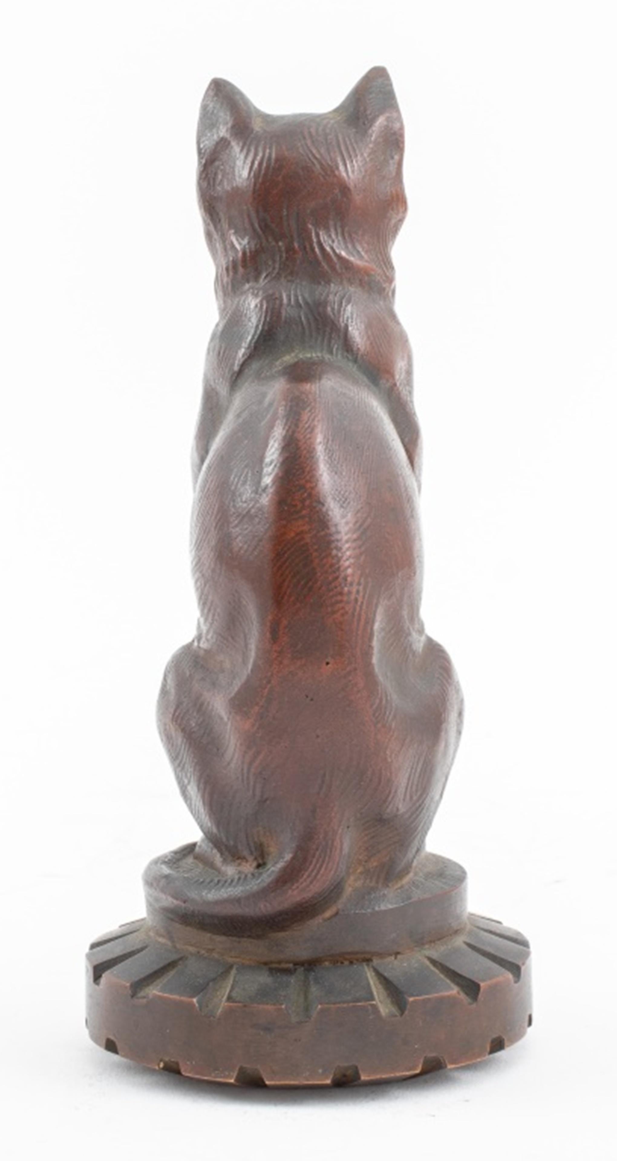 Art Deco Patinated Bronze Seated Cat Sculpture In Good Condition In New York, NY