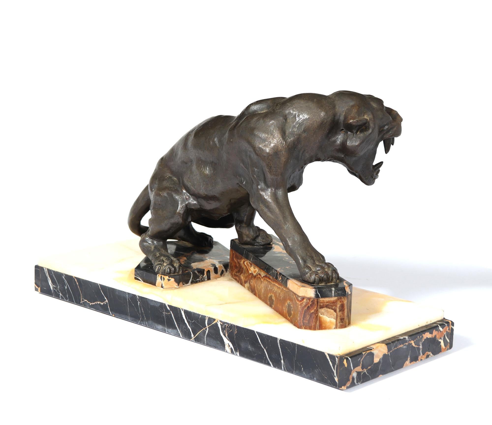 Art Deco Patinated Bronze Tiger on Marble and Onyx In Good Condition For Sale In Paddock Wood Tonbridge, GB