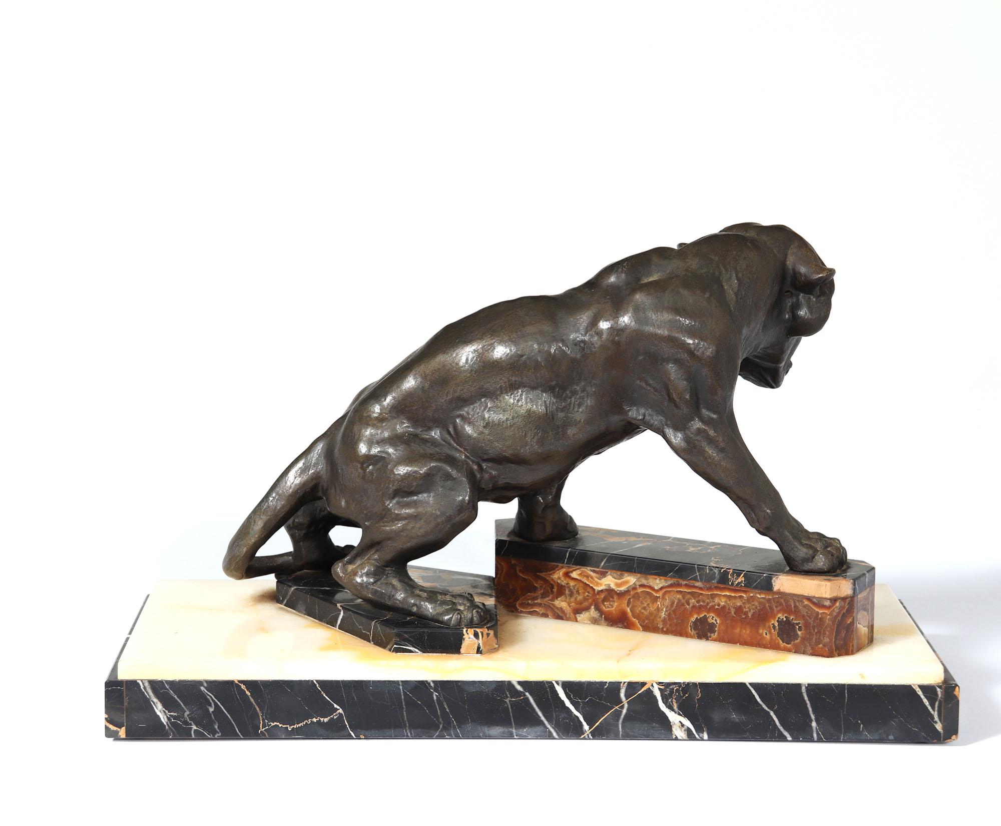 Early 20th Century Art Deco Patinated Bronze Tiger on Marble and Onyx For Sale