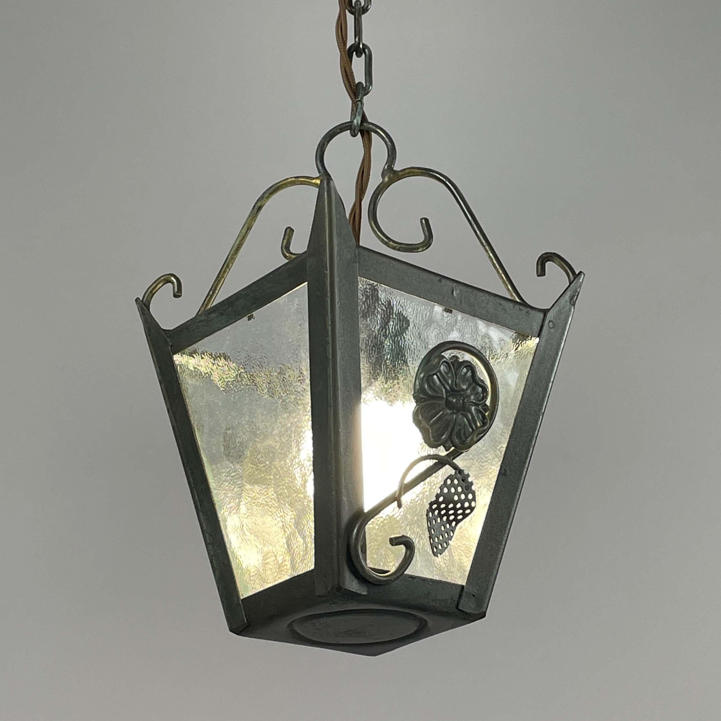 Milieu du XXe siècle Lanterne Art Déco en fonte patinée, Suède, années 1930 en vente