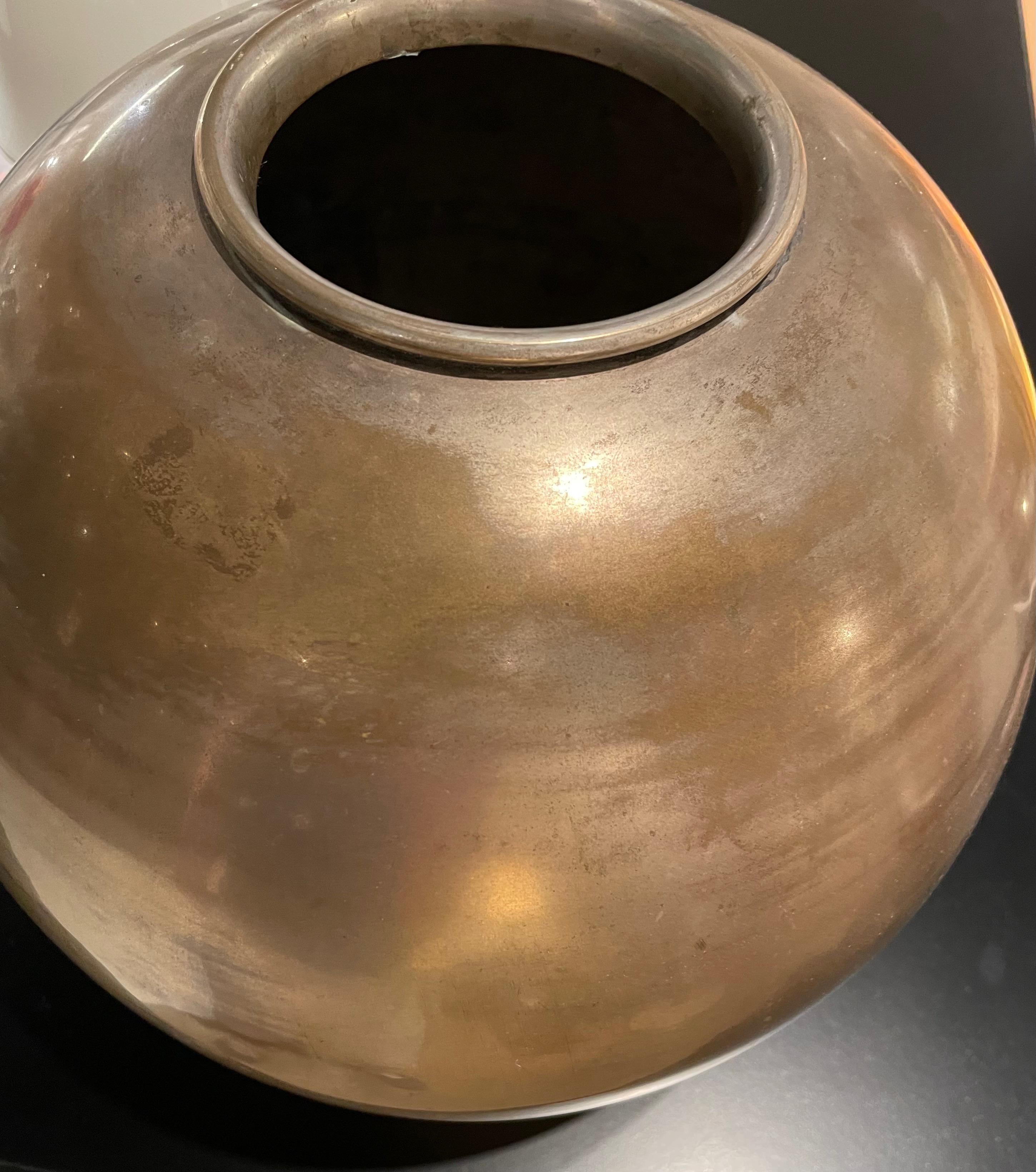 Grande vaso a ciotola in rame patinato Art Déco attribuito a Desny - Francia 1930. In condizioni buone in vendita a Brussels, BE