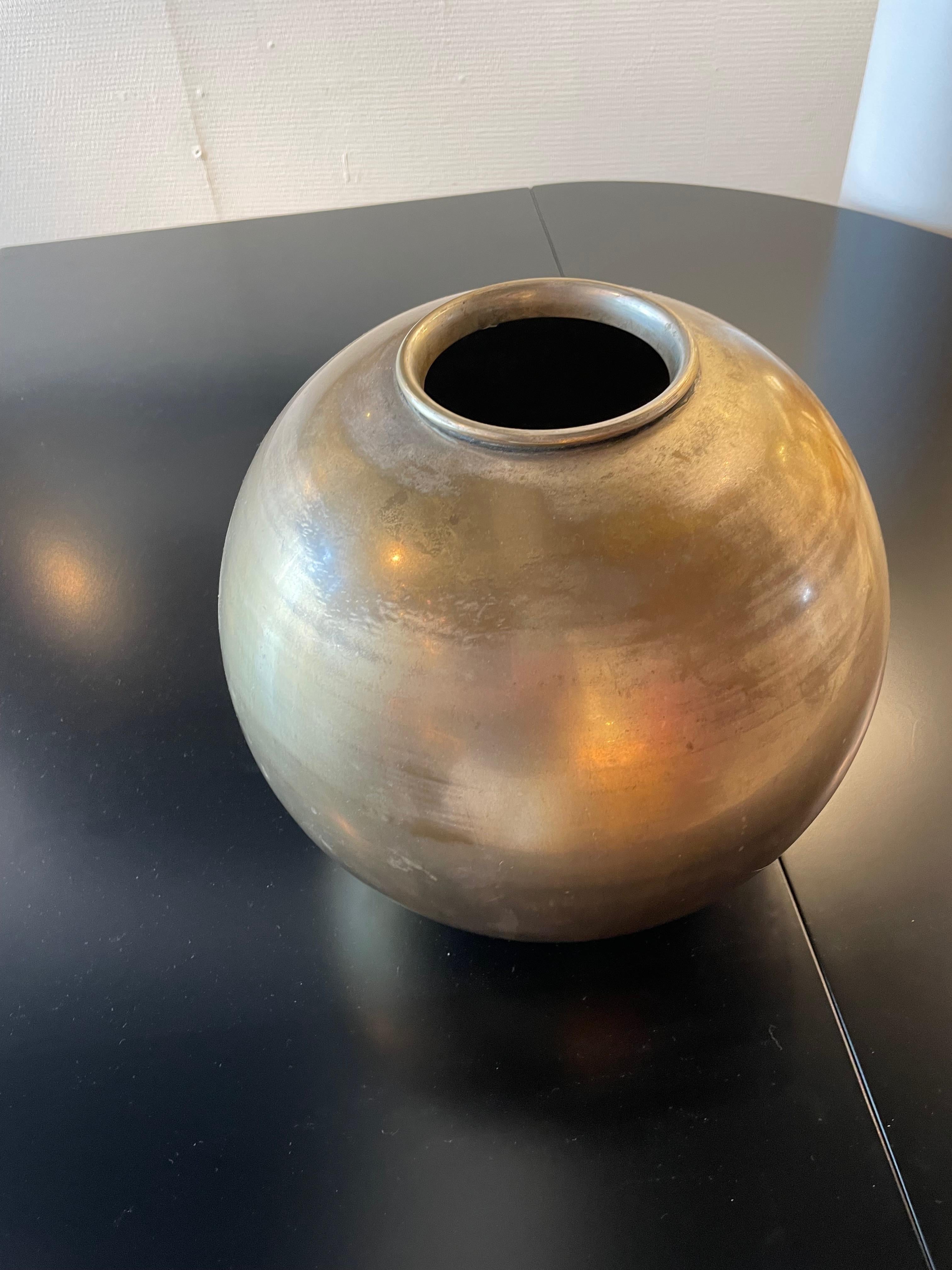 Metà XX secolo Grande vaso a ciotola in rame patinato Art Déco attribuito a Desny - Francia 1930. in vendita