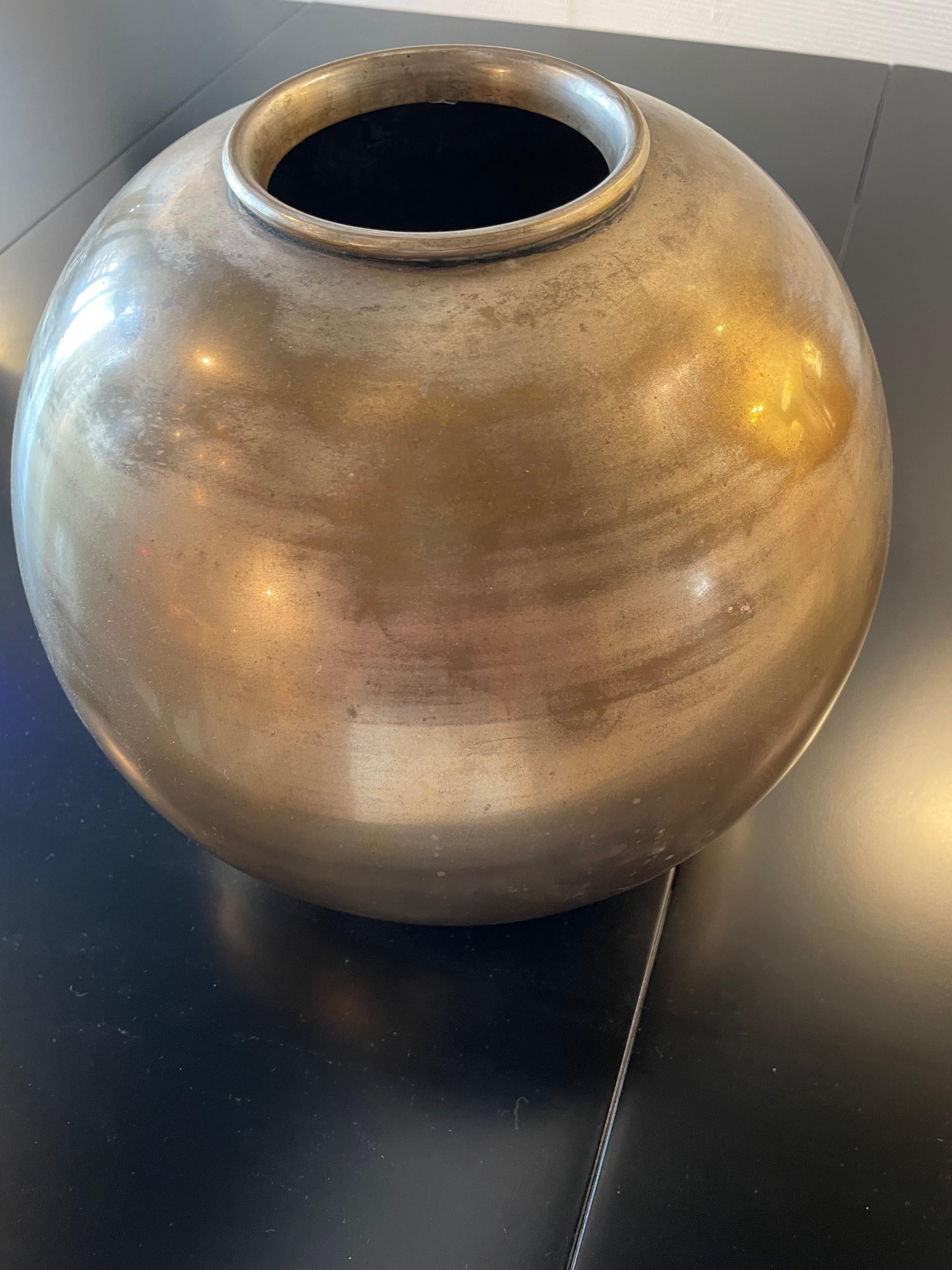 Rame Grande vaso a ciotola in rame patinato Art Déco attribuito a Desny - Francia 1930. in vendita