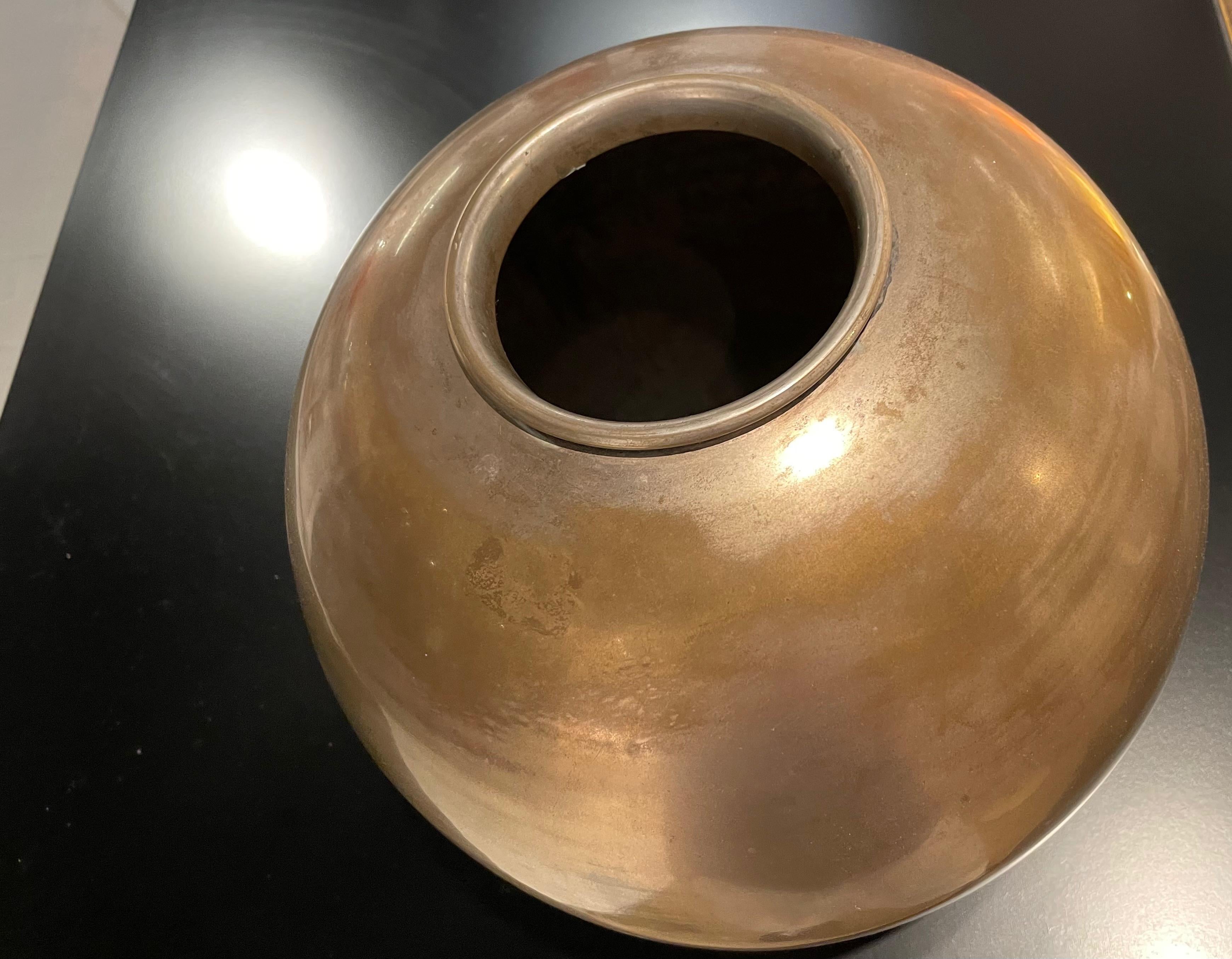 Grande vaso a ciotola in rame patinato Art Déco attribuito a Desny - Francia 1930. in vendita 2